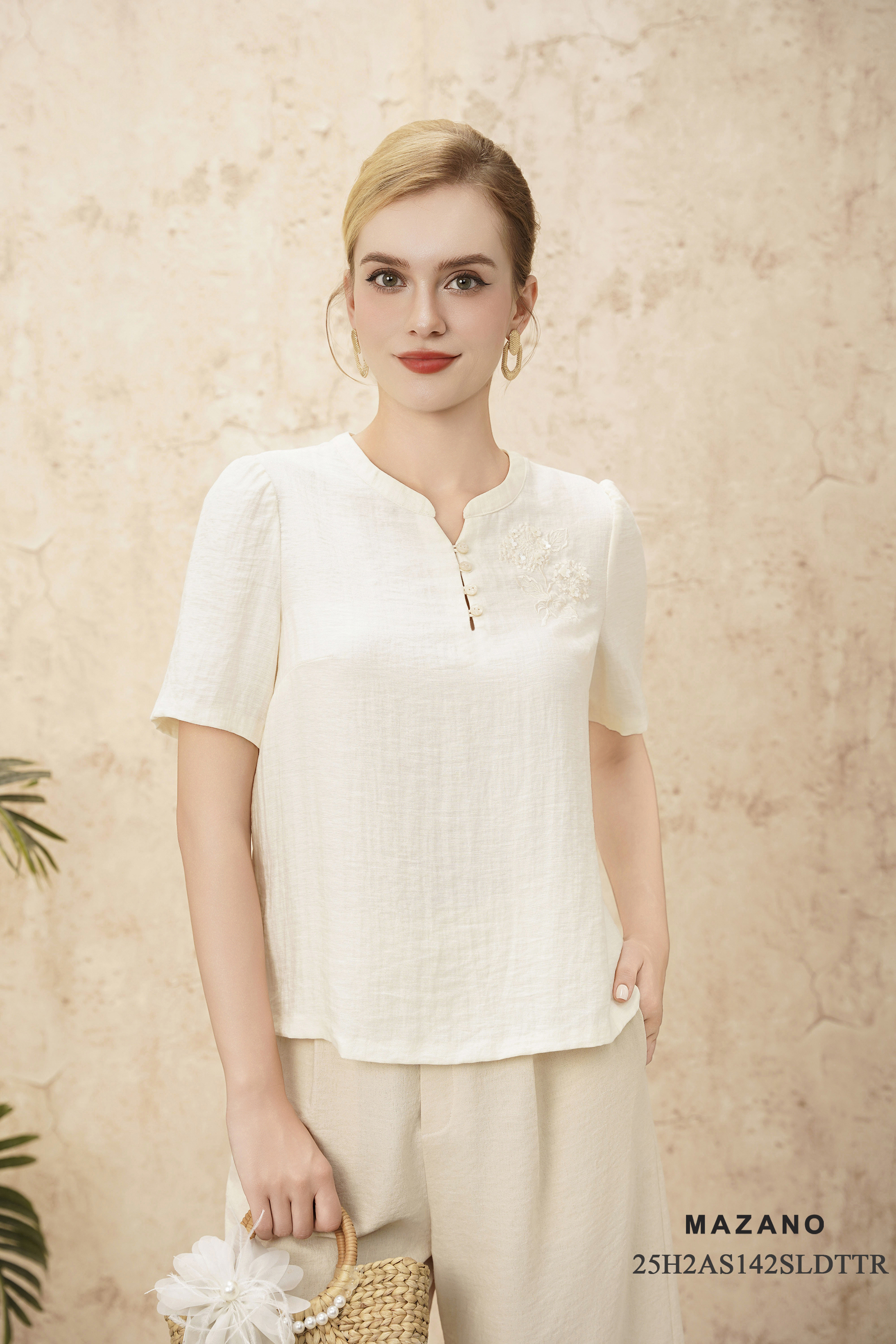 Áo Top Suông Vải linen lụa Thêu họa tiết kết hợp đính trang trí Cổ tàu cách điệu Tay ngắn Dài dưới eo_thumbnail_5