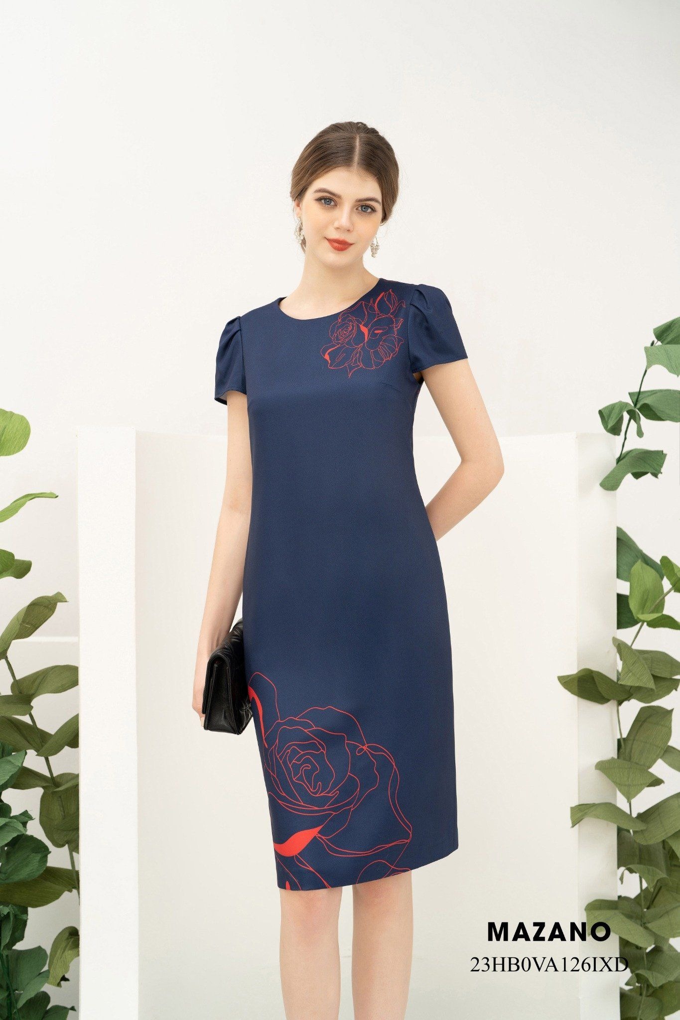 Đầm suông vừa họa tiết in bố cục