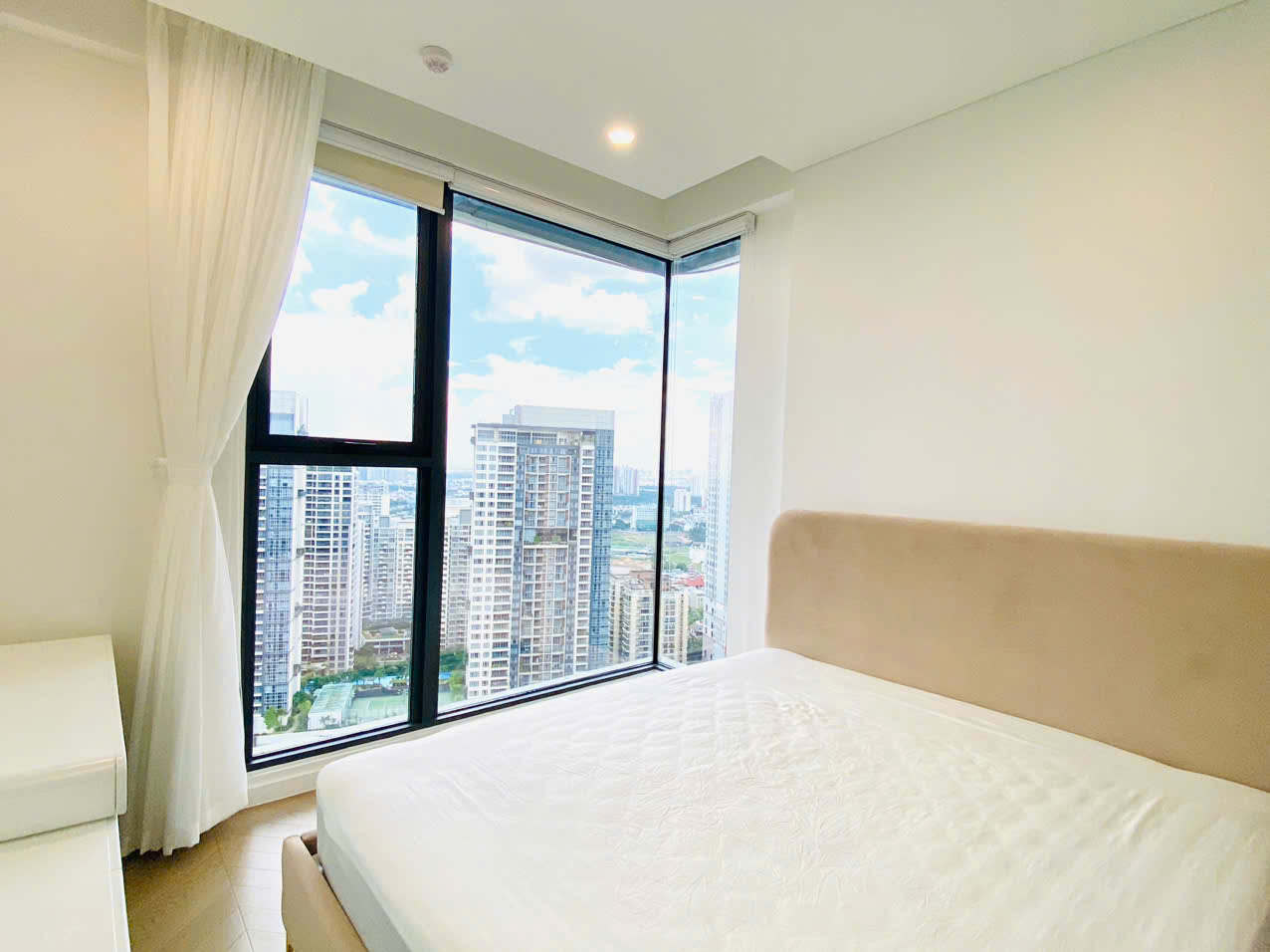 Chốt thuê nhanh căn 2PN nội thất chuẩn xịn, ban công rộng thoáng tại Lumiere Riverside_thumbnail_3