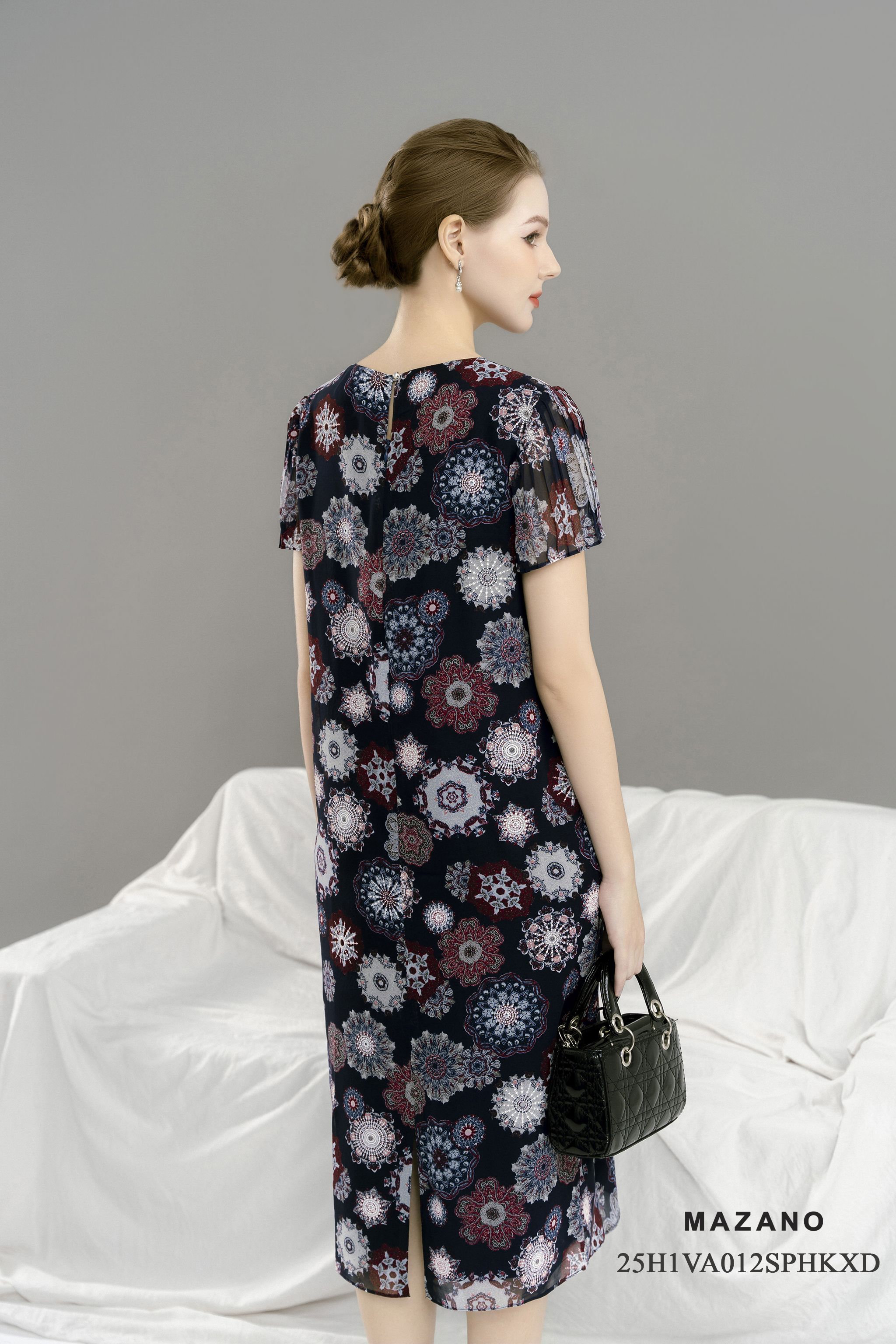 Váy Đầm suông Vải voan mỏng Họa tiết cách điệu Cổ tròn Tay ngắn Dài váy ngang bắp chân - mã mẫu VA012CHHA_thumbnail_4