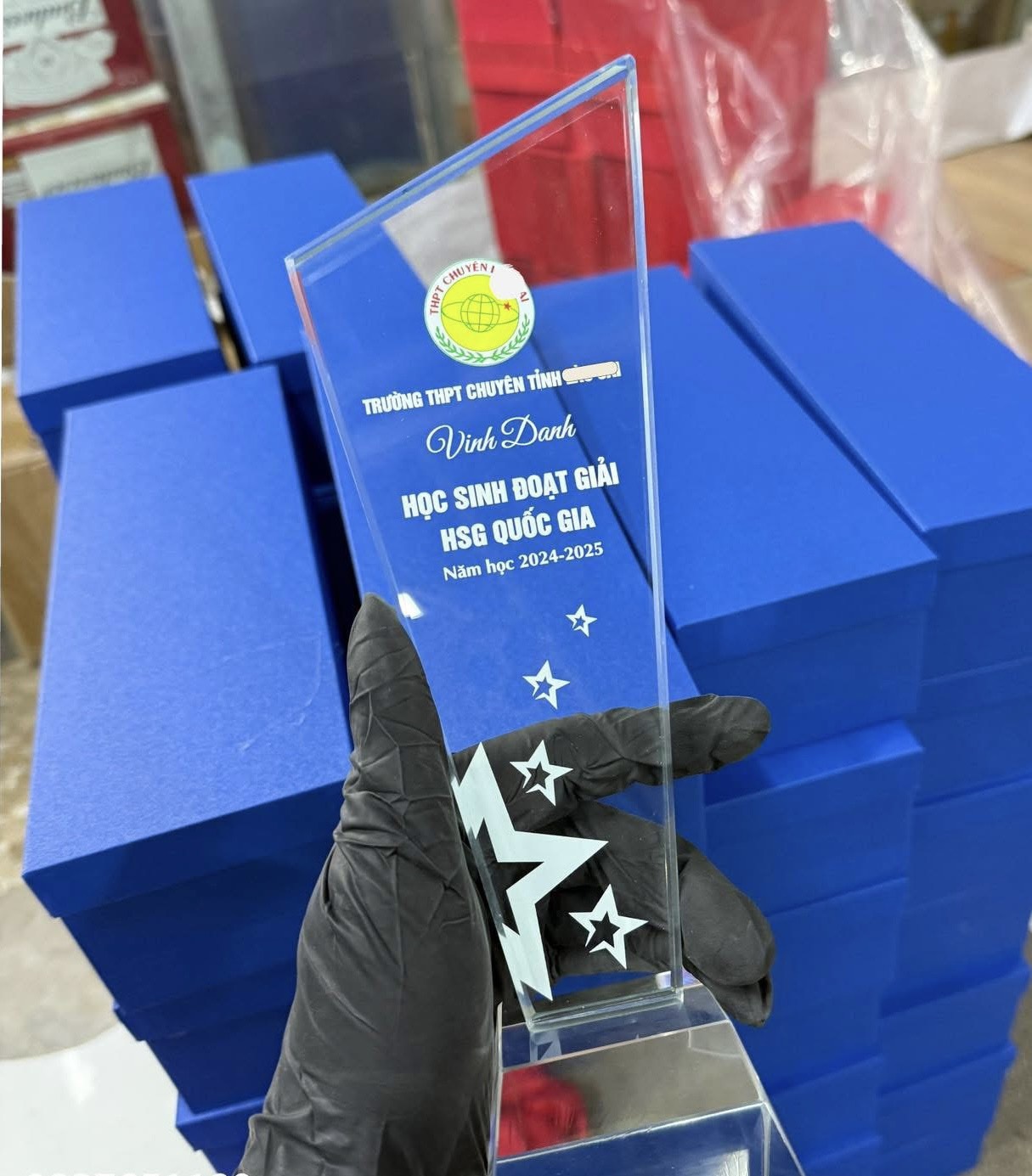 Cúp vinh danh pha lê thiết kế theo yêu cầu