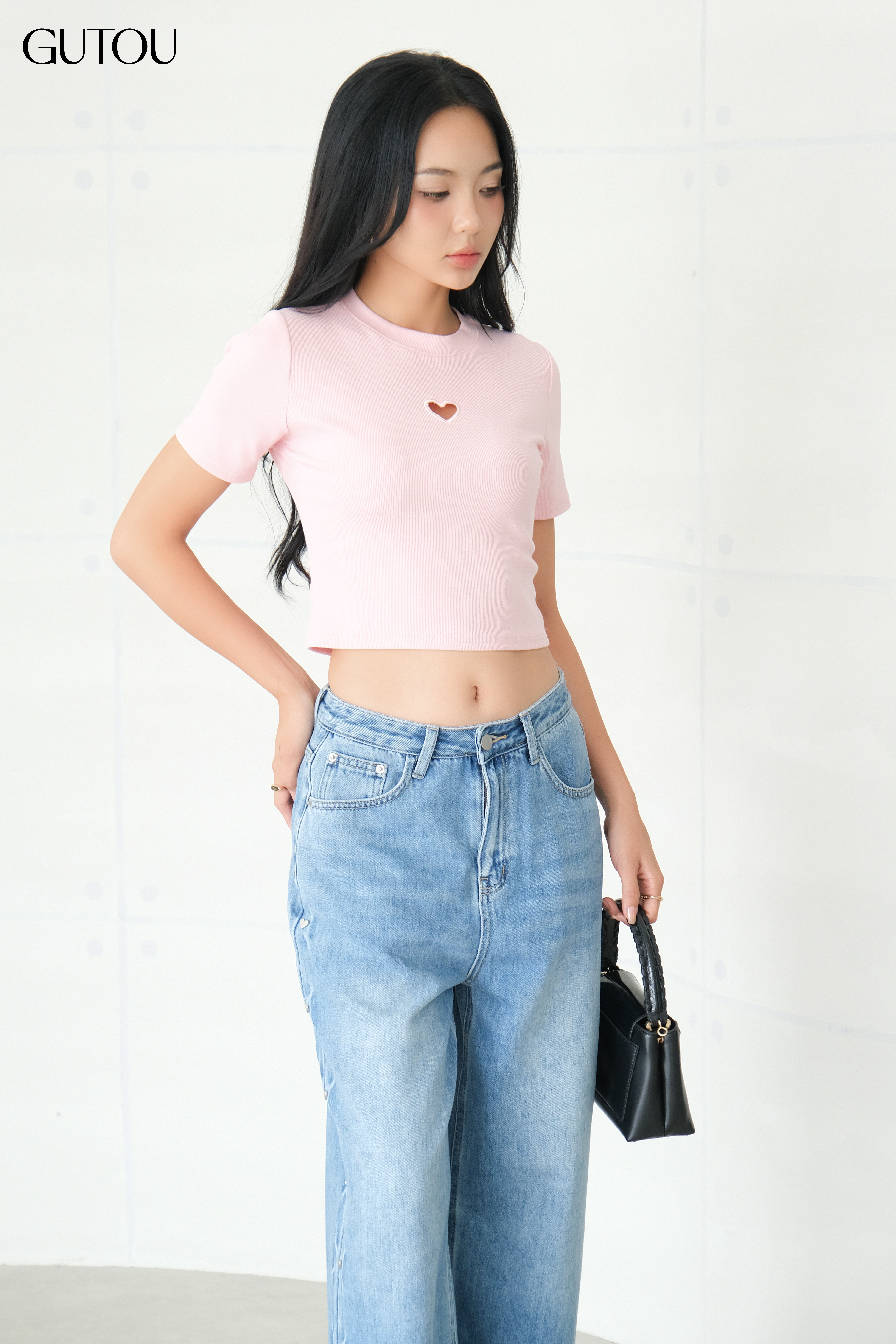 [GUTOU] Áo Thun Cổ Tròn Cutout Trái Tim_thumbnail_4