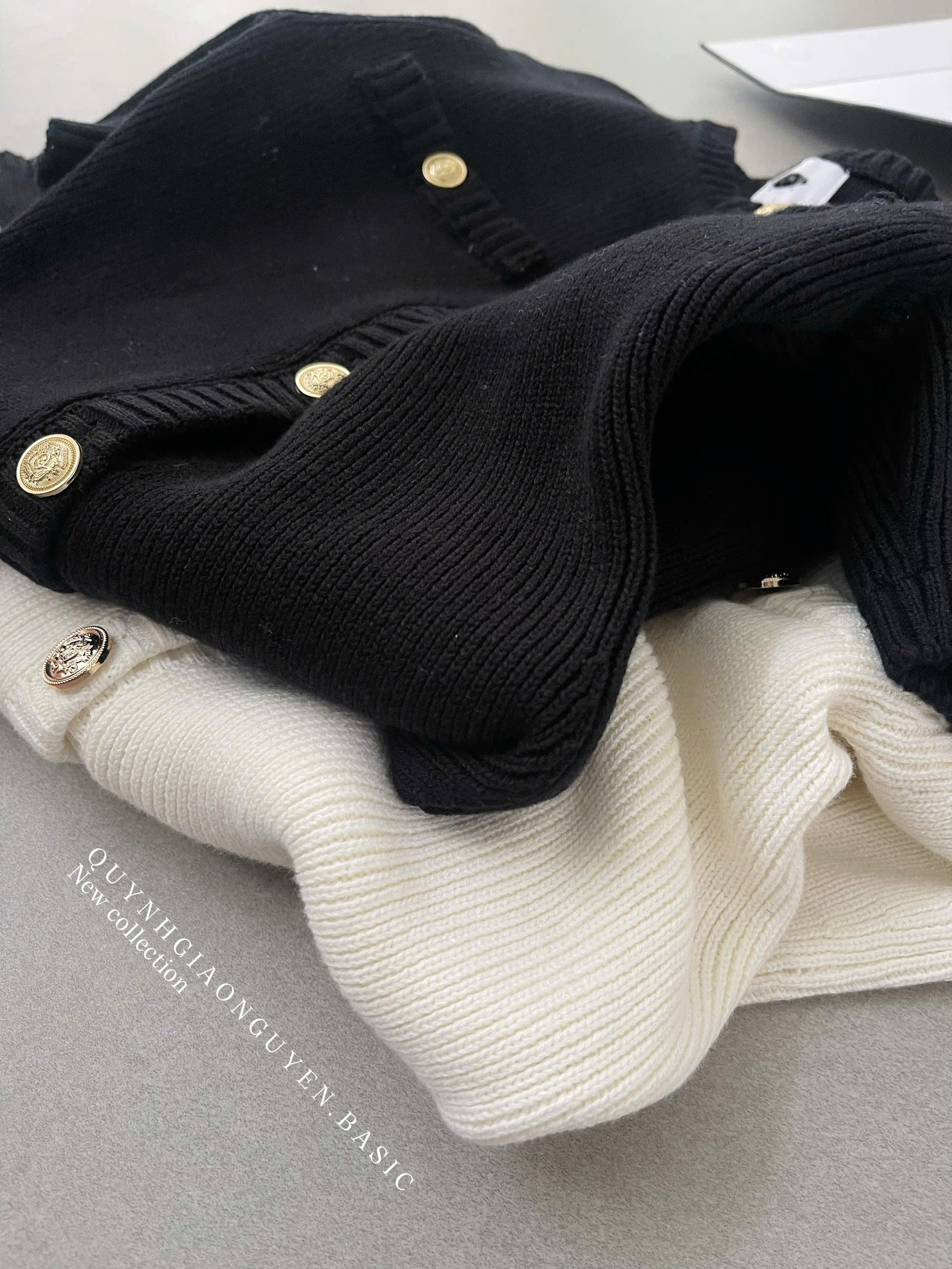 Đầm len gân phối cúc ( ĐEN )_thumbnail_7