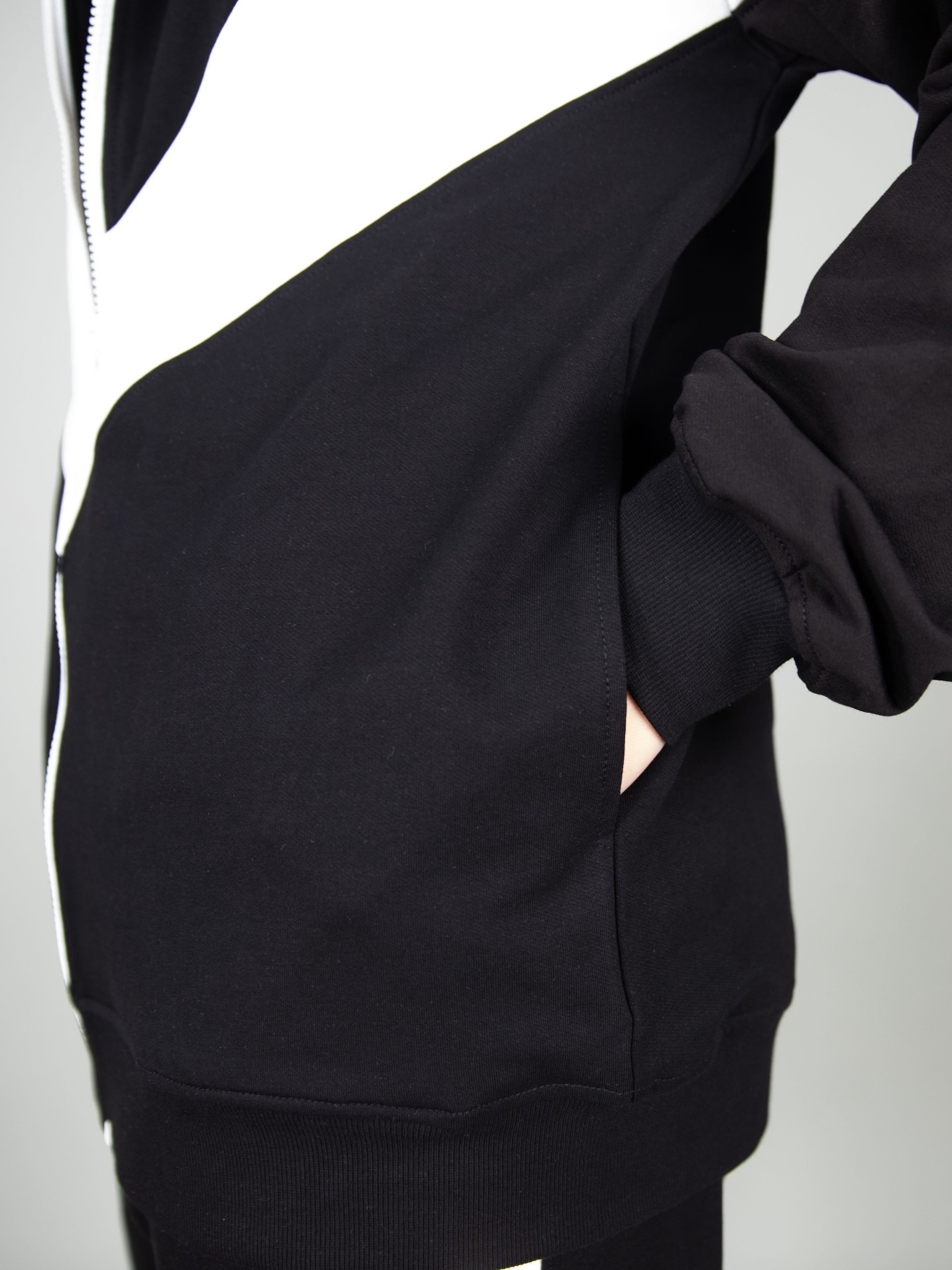 Áo khoác nỉ đen phối sọc trắng_thumbnail_3