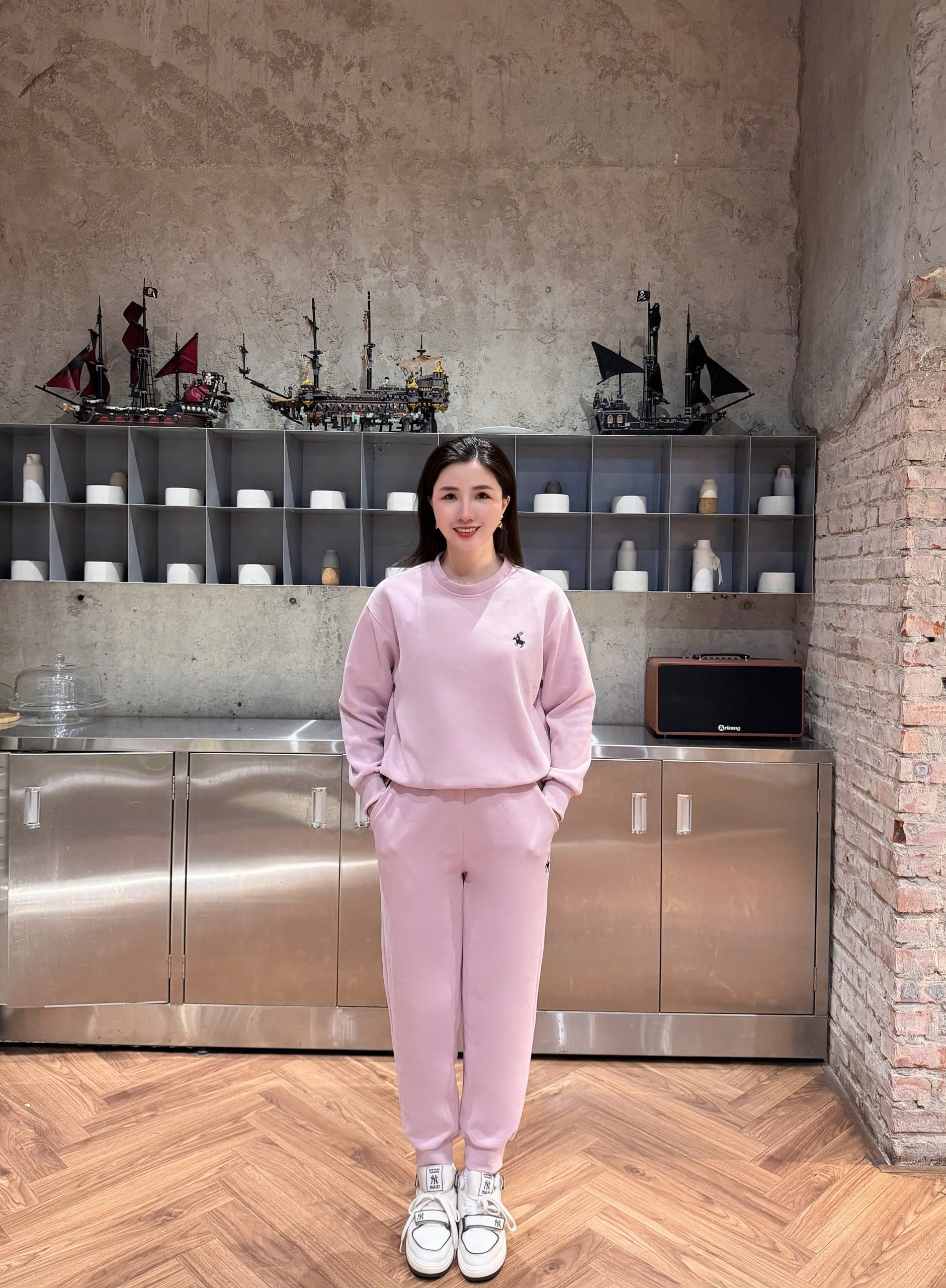 25BG155-Bộ quần áo nỉ NỮ cổ tròn THÊU NGỰA quần bo gấu BMW1 010326_thumbnail_3