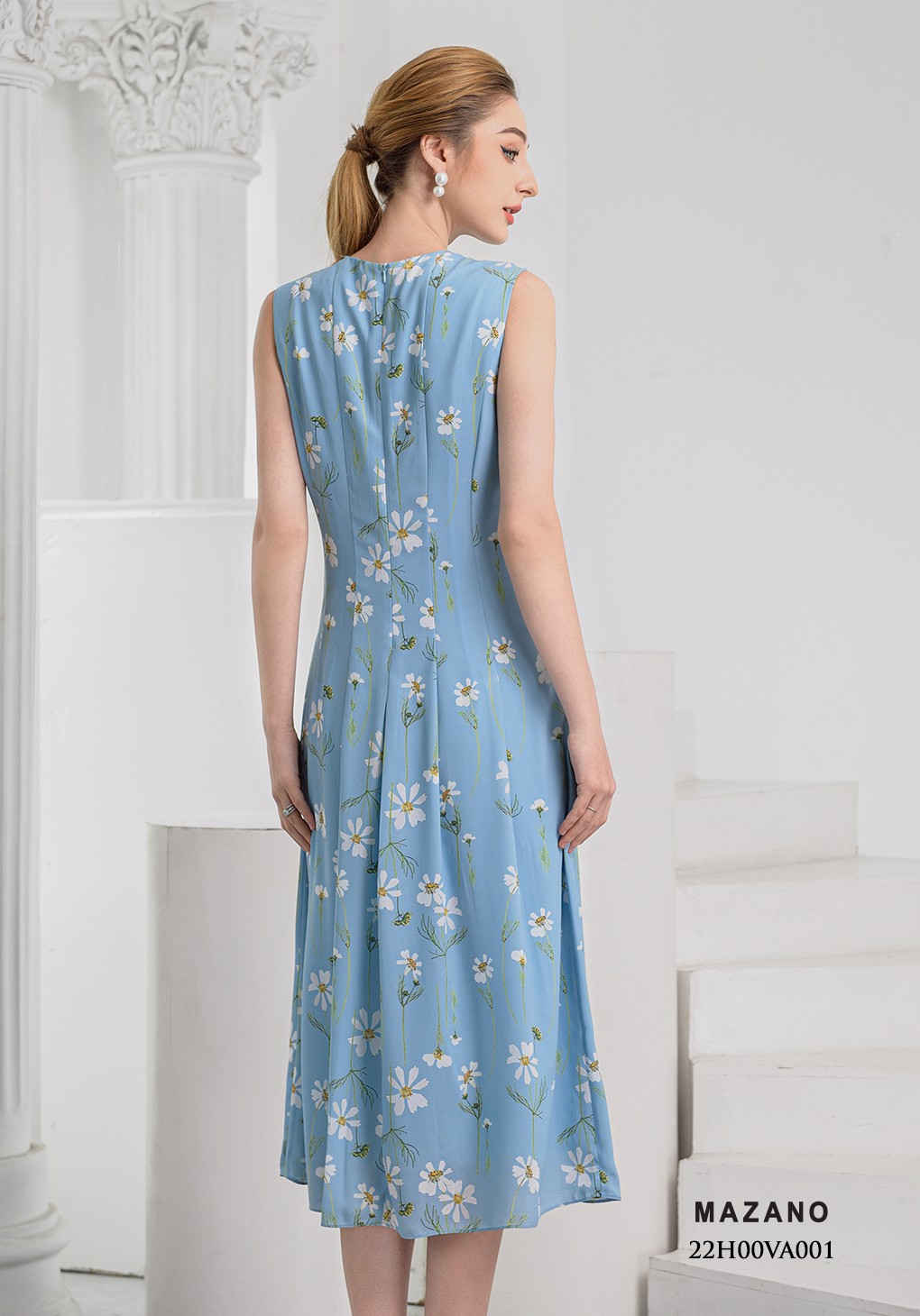 Đầm xanh in họa tiết thân ôm bổ mảnh, chân rủ đính hoa thêu_thumbnail_2