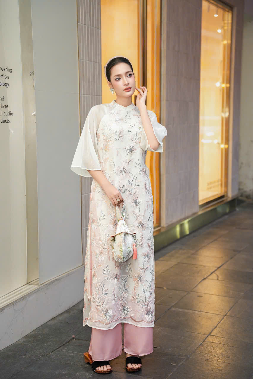 Áo Dài Nữ Trắng Kem Họa Tiết Ren Cao Cấp