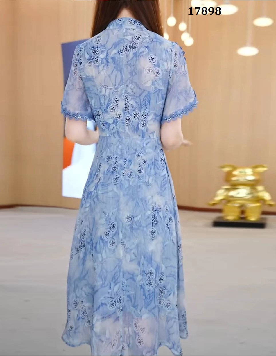 17898-Đầm suông A cổ tàu viền ren eo xẻ tà cách điệu ( voan, lót)_thumbnail_1