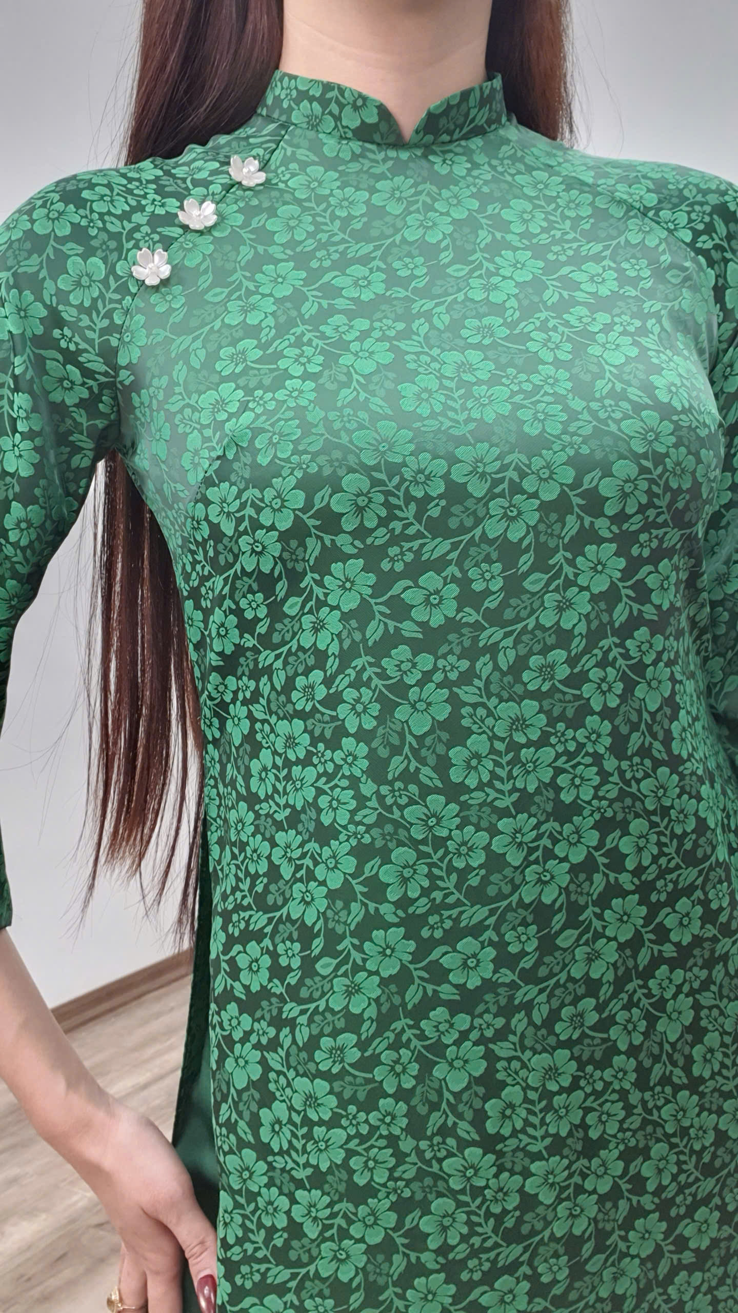 Ct272 áo dài cách tân cổ 2p gấm xanh lá_thumbnail_1