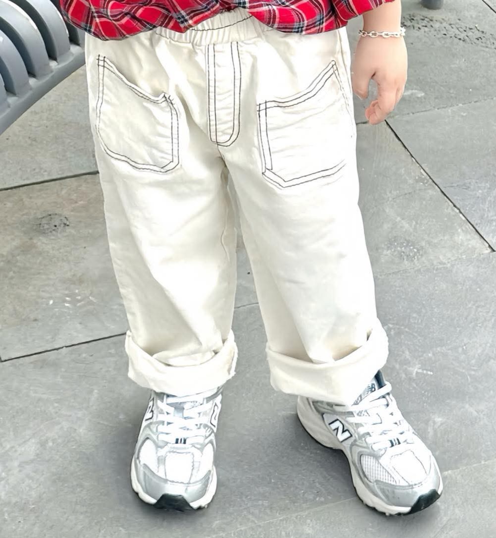 Quần jean kem túi viền nổi