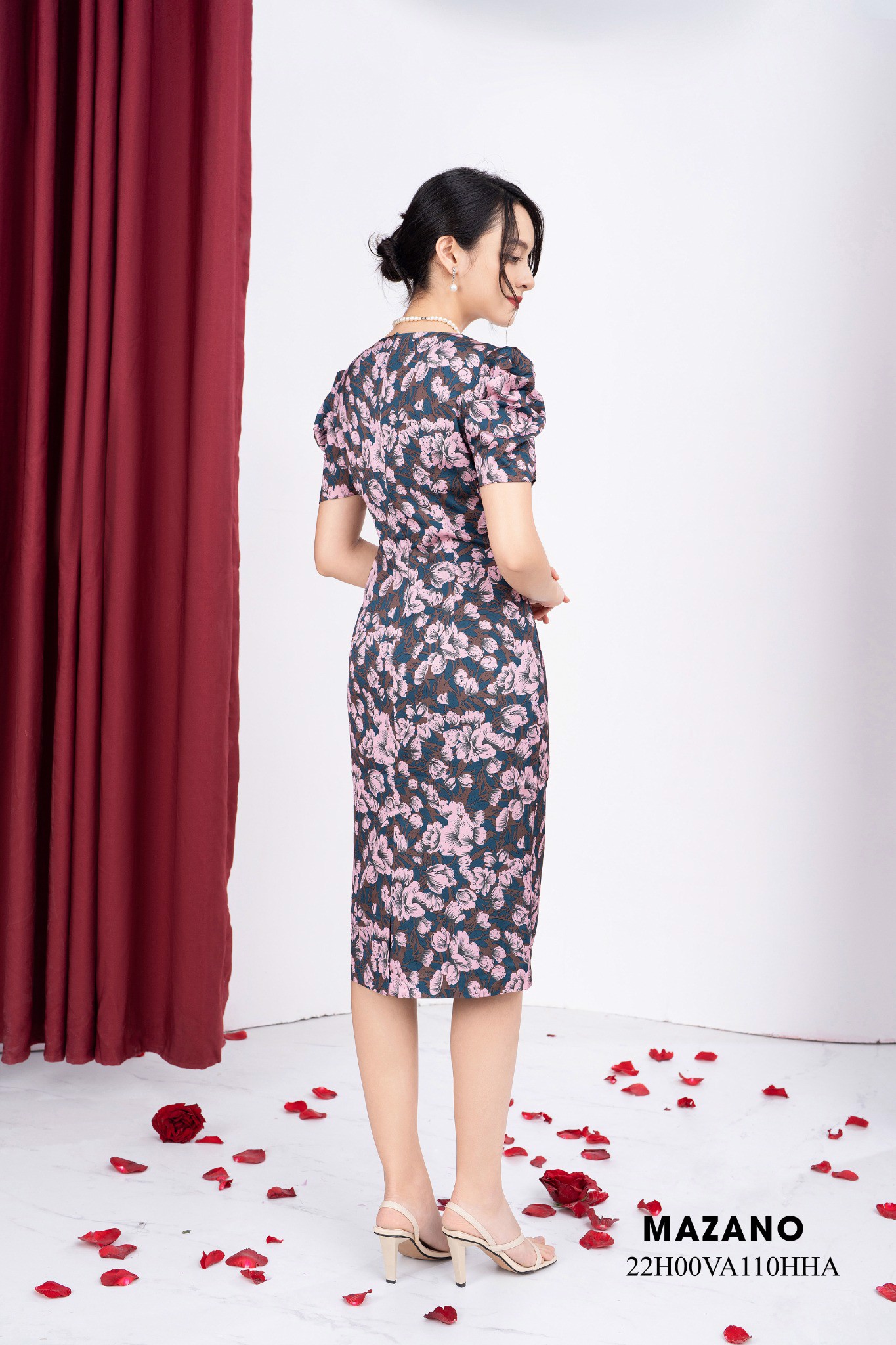 Đầm họa tiết xoắn eo tay bồng