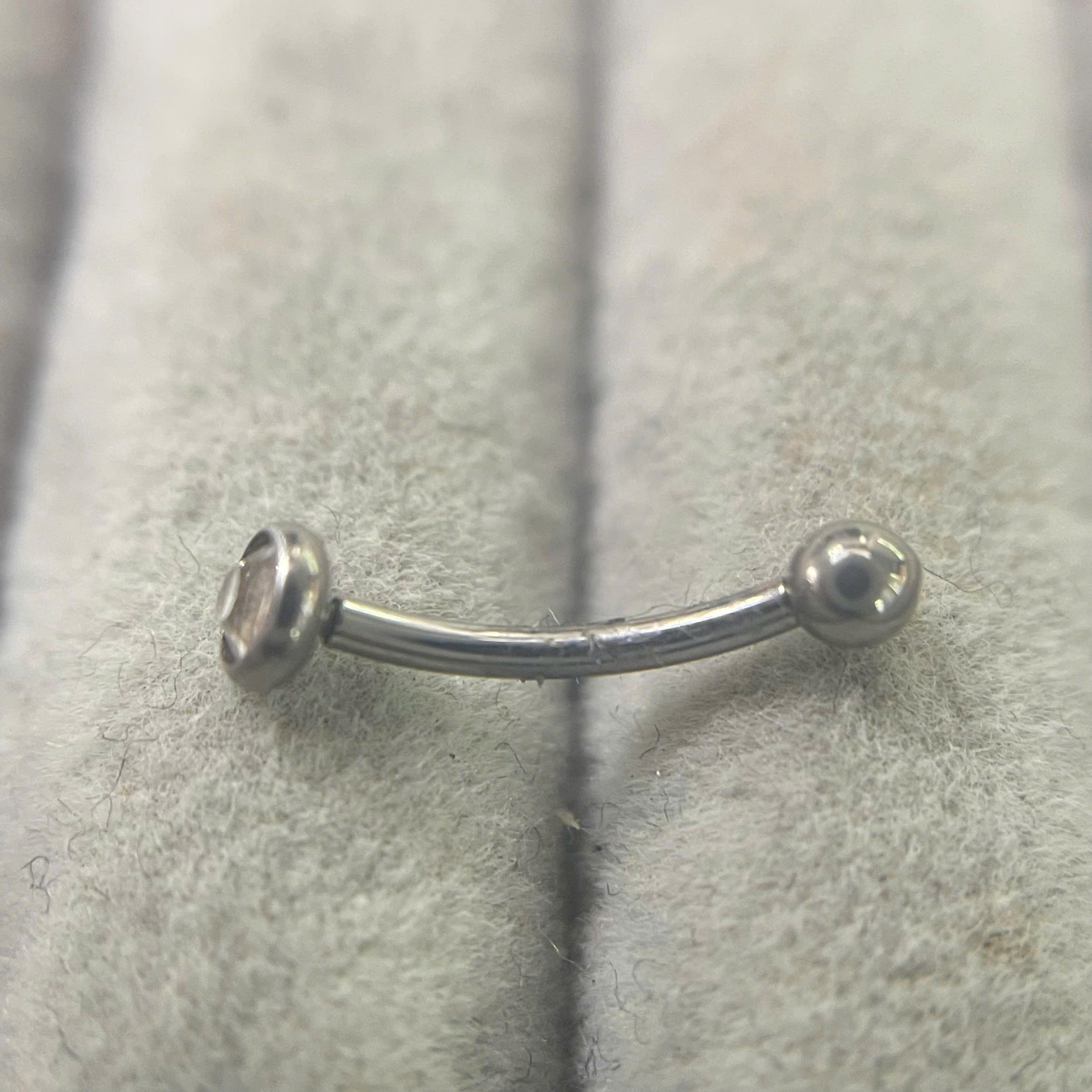 Khuyên banana titan 1 đầu đá._thumbnail_1