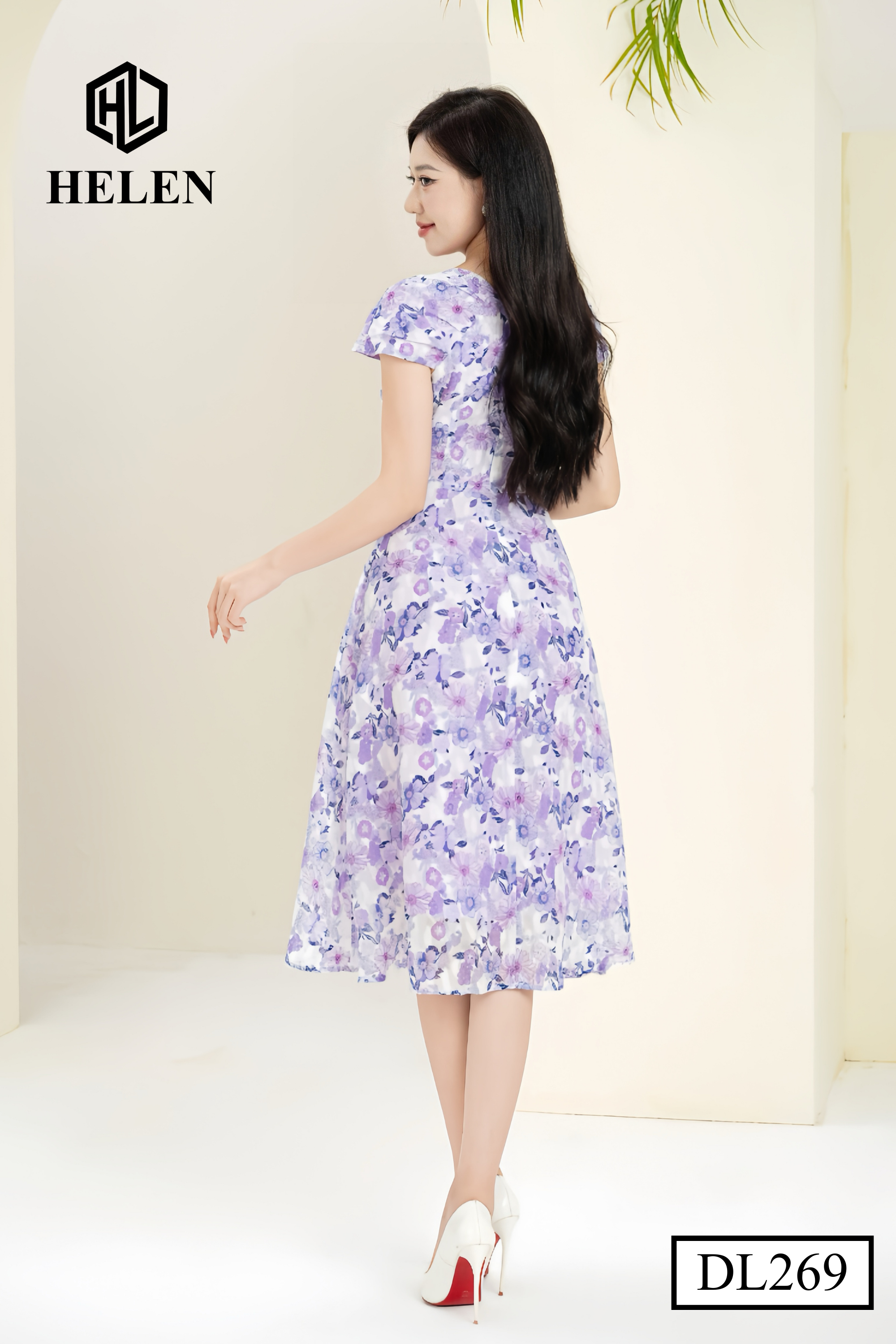 Đầm xòe hoa tím cổ vuông đính hoa ngực DL269