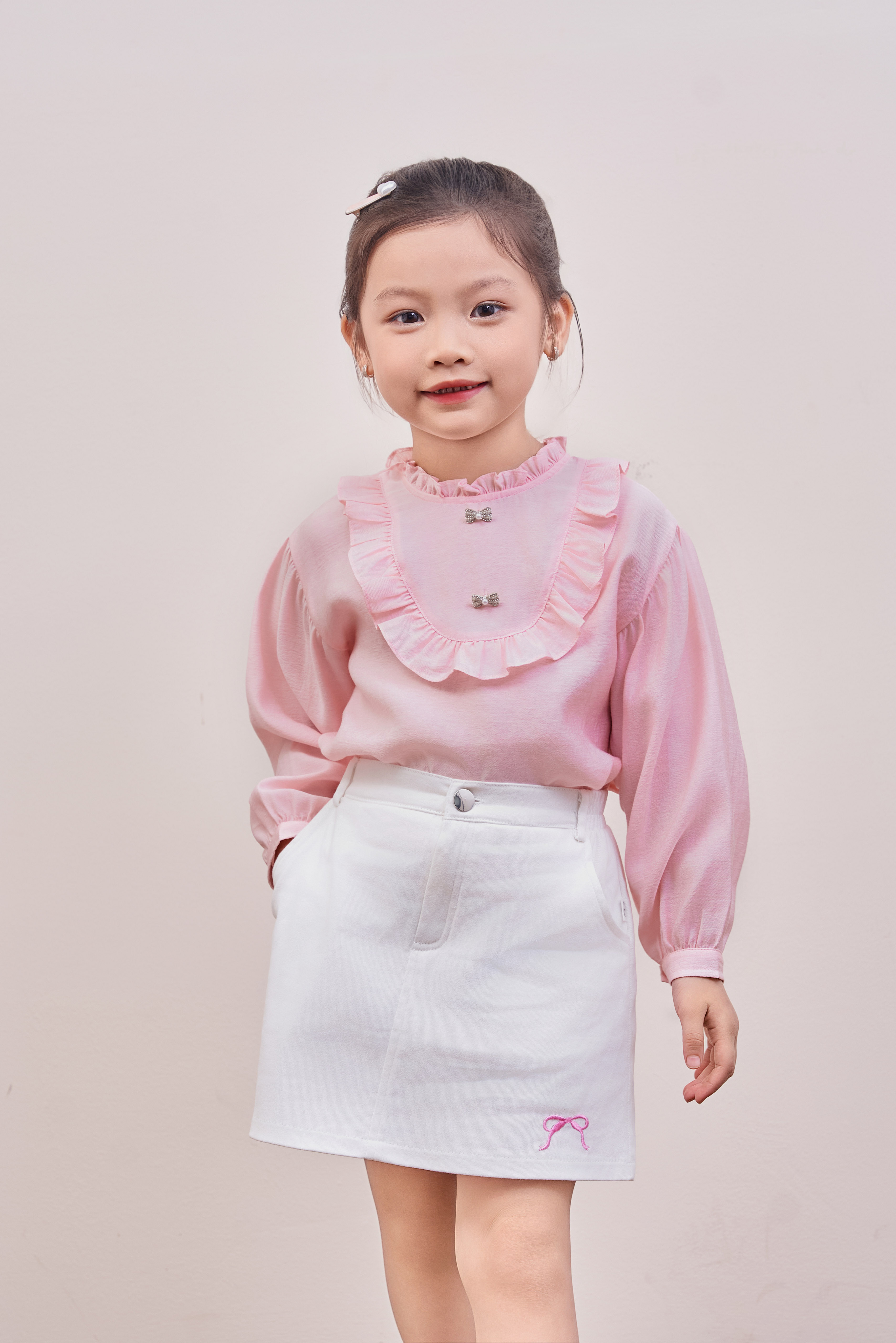 Áo cổ nhún bèo đính nơ xinh xắn_thumbnail_0