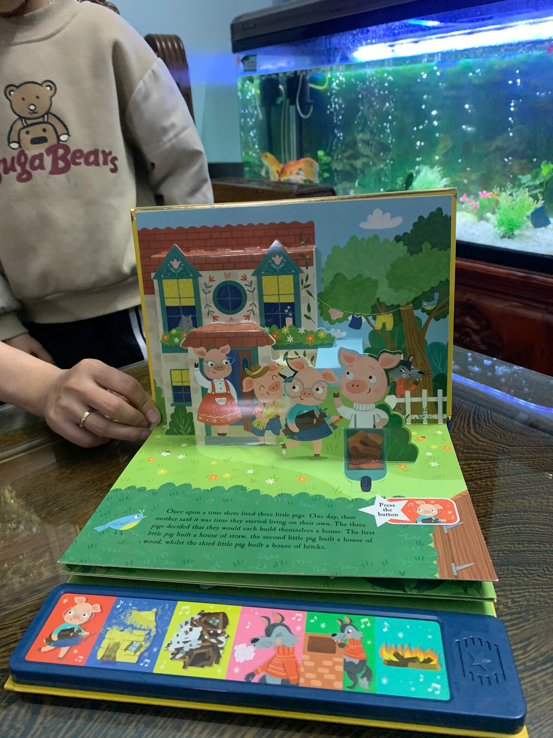 FAIRYTALES POP-UP SOUND BOOK: THREE LITTLE PIGS (North Parade)_thumbnail_9