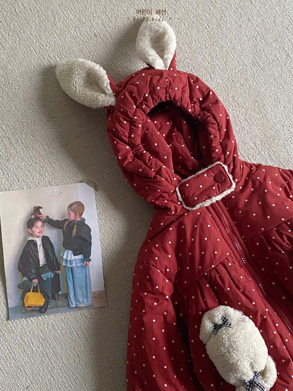 (M124) Áo phao lót bông màu đỏ gạch họa tiết chấm bi có mũ tai thỏ