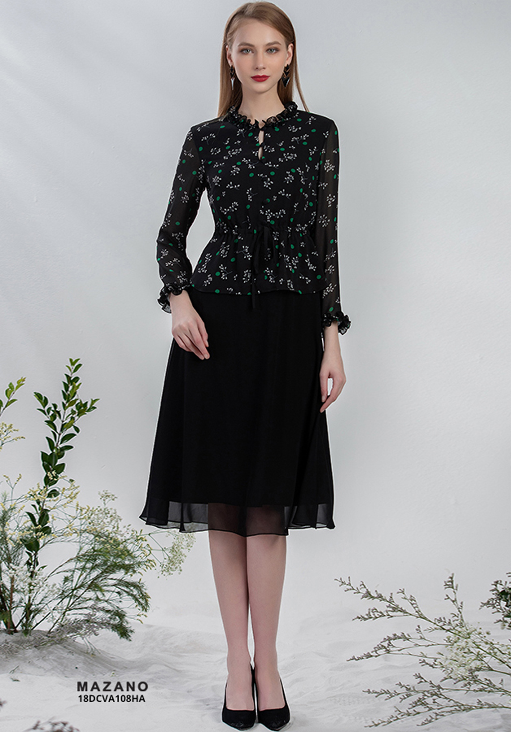 Váy đen họa tiết bèo cổ phối peplum