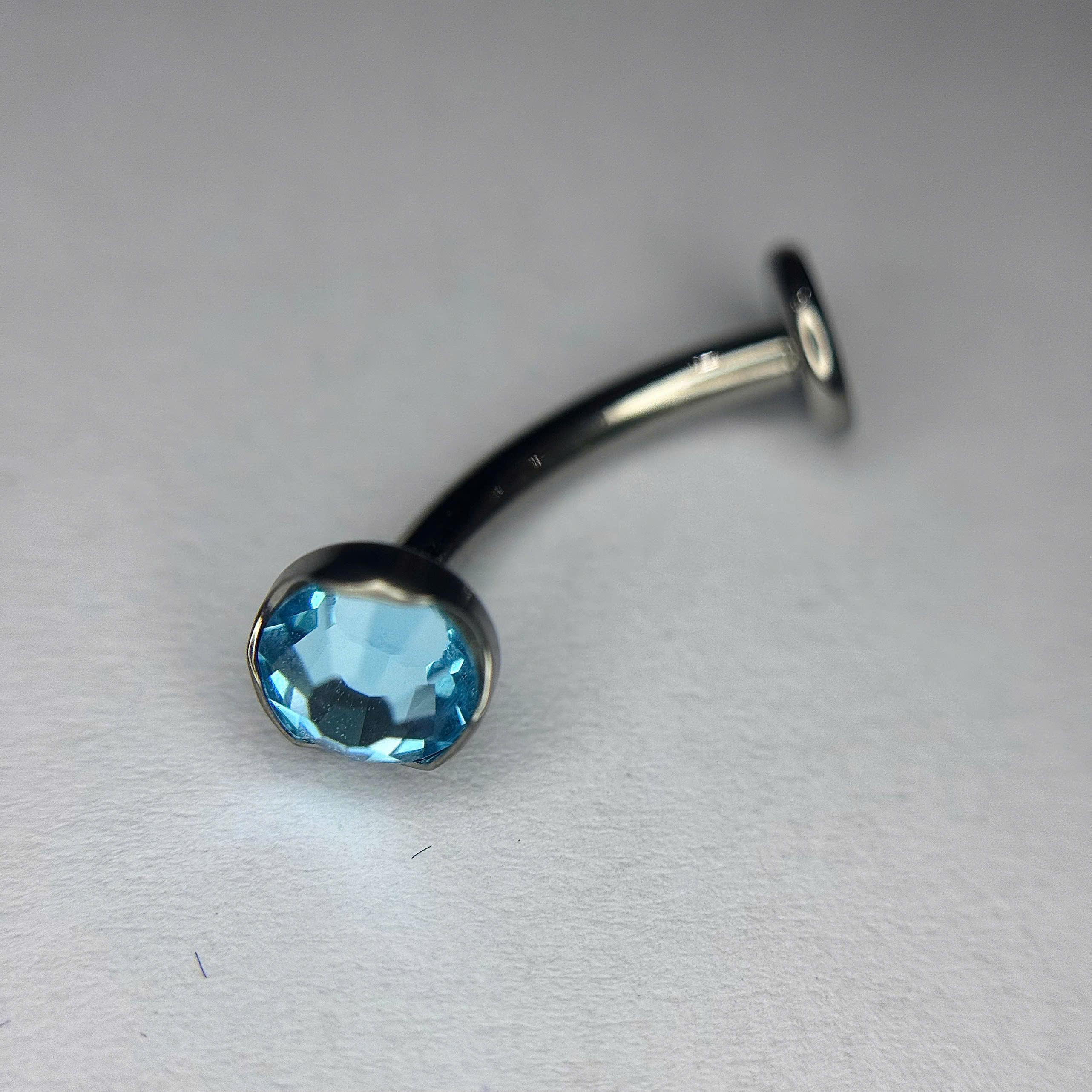 rốn titan đặc biệt đá xanh dương