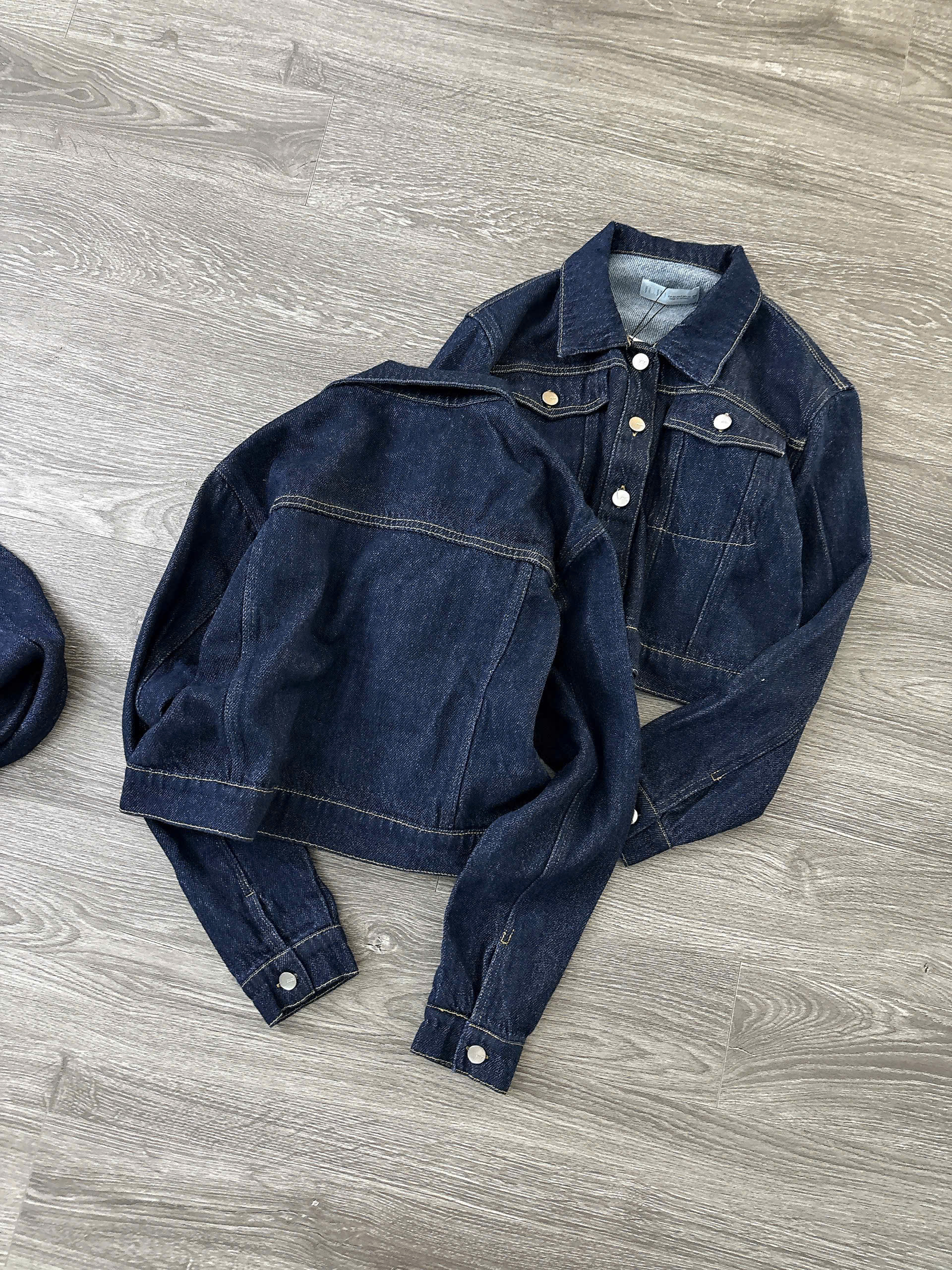 Áo khoác jean đậm 2 túi cúc_thumbnail_14