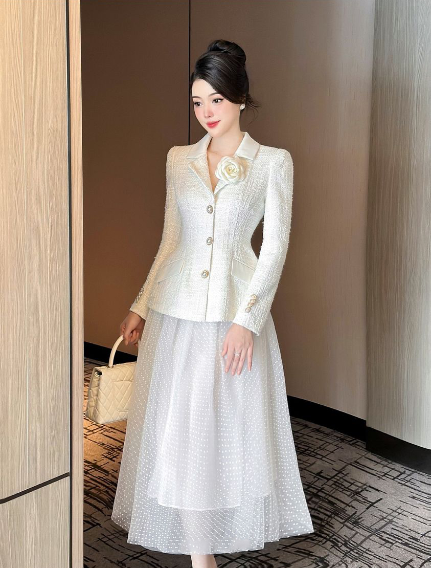 Chân váy ren trắng