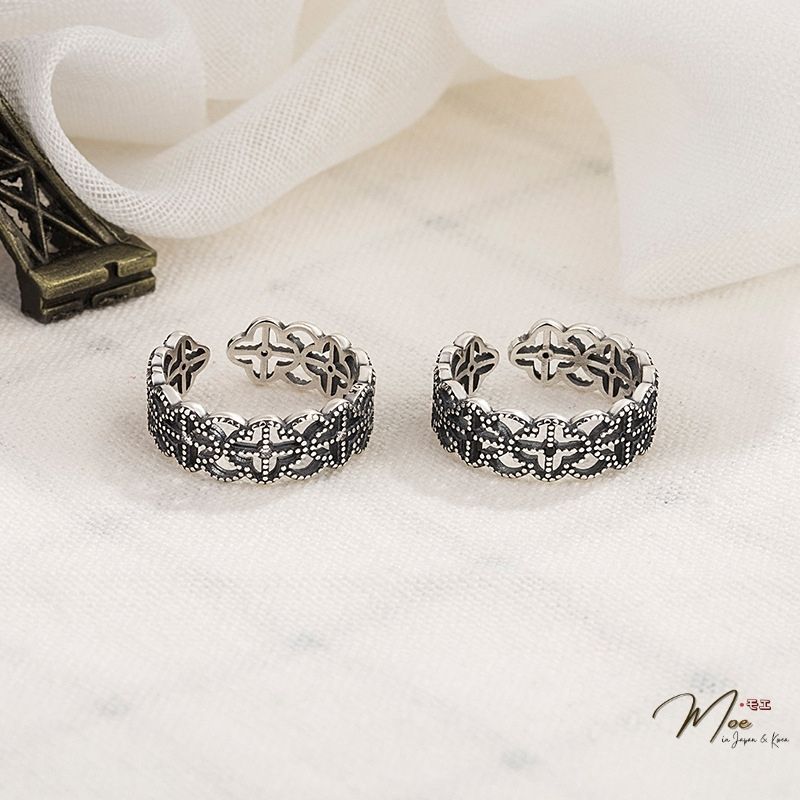 N124 - Nhẫn họa tiết cỏ 4 lá sơn đen freesize_thumbnail_1