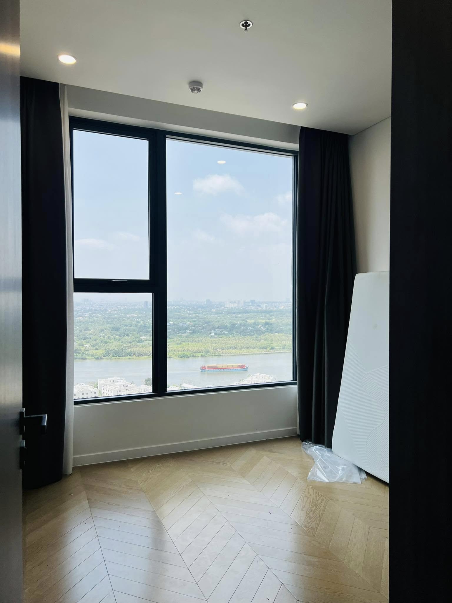 Deal hot nhất - Bán căn hộ 3PN view sông đẹp, tầng cao _thumbnail_3