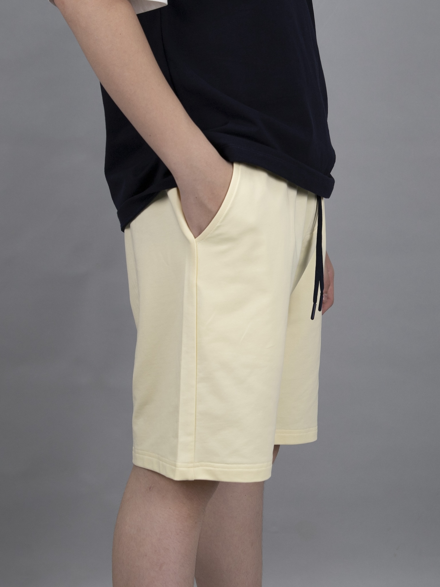 Quần short da cá màu kem Keep Moving_thumbnail_1