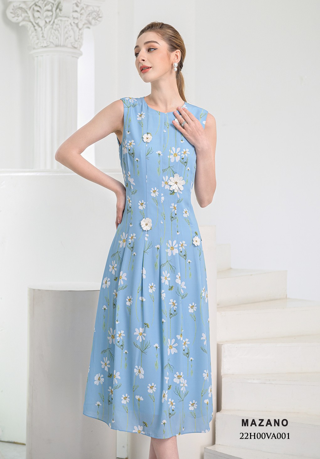 Đầm xanh in họa tiết thân ôm bổ mảnh, chân rủ đính hoa thêu_thumbnail_1