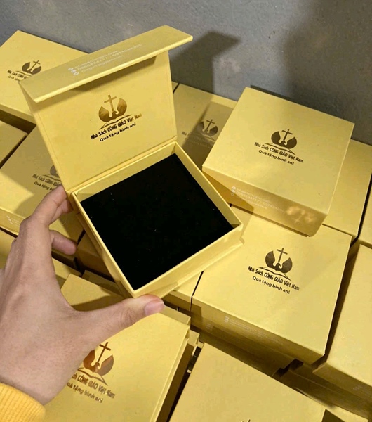 Hộp quà nam châm đựng trang sức (9x9x3cm)