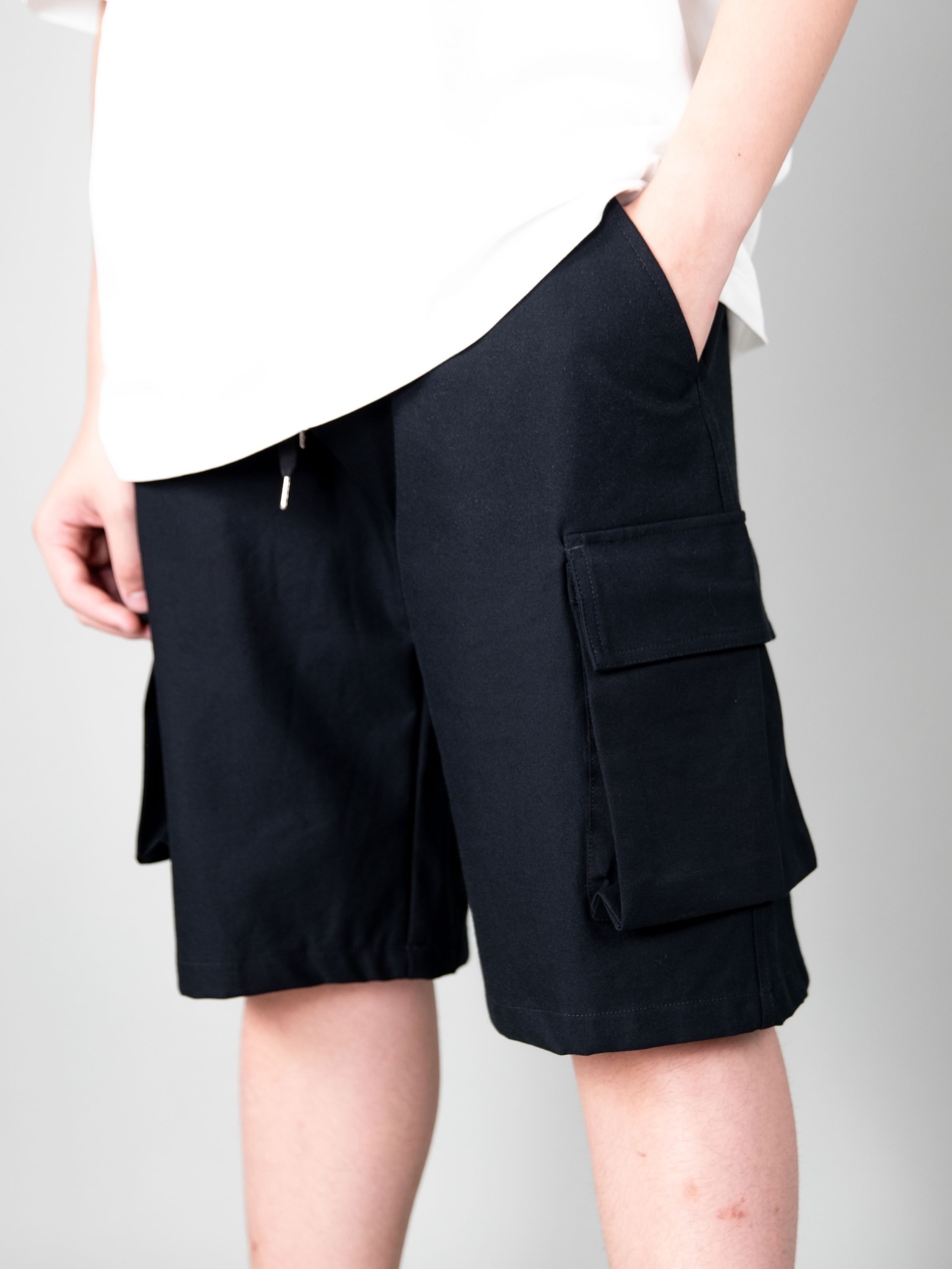 Quần short kaki màu đen túi hộp