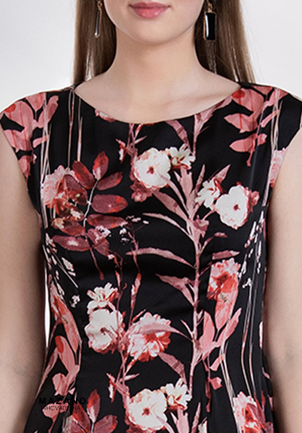 Đầm đen suông họa tiết hoa đỏ_thumbnail_4