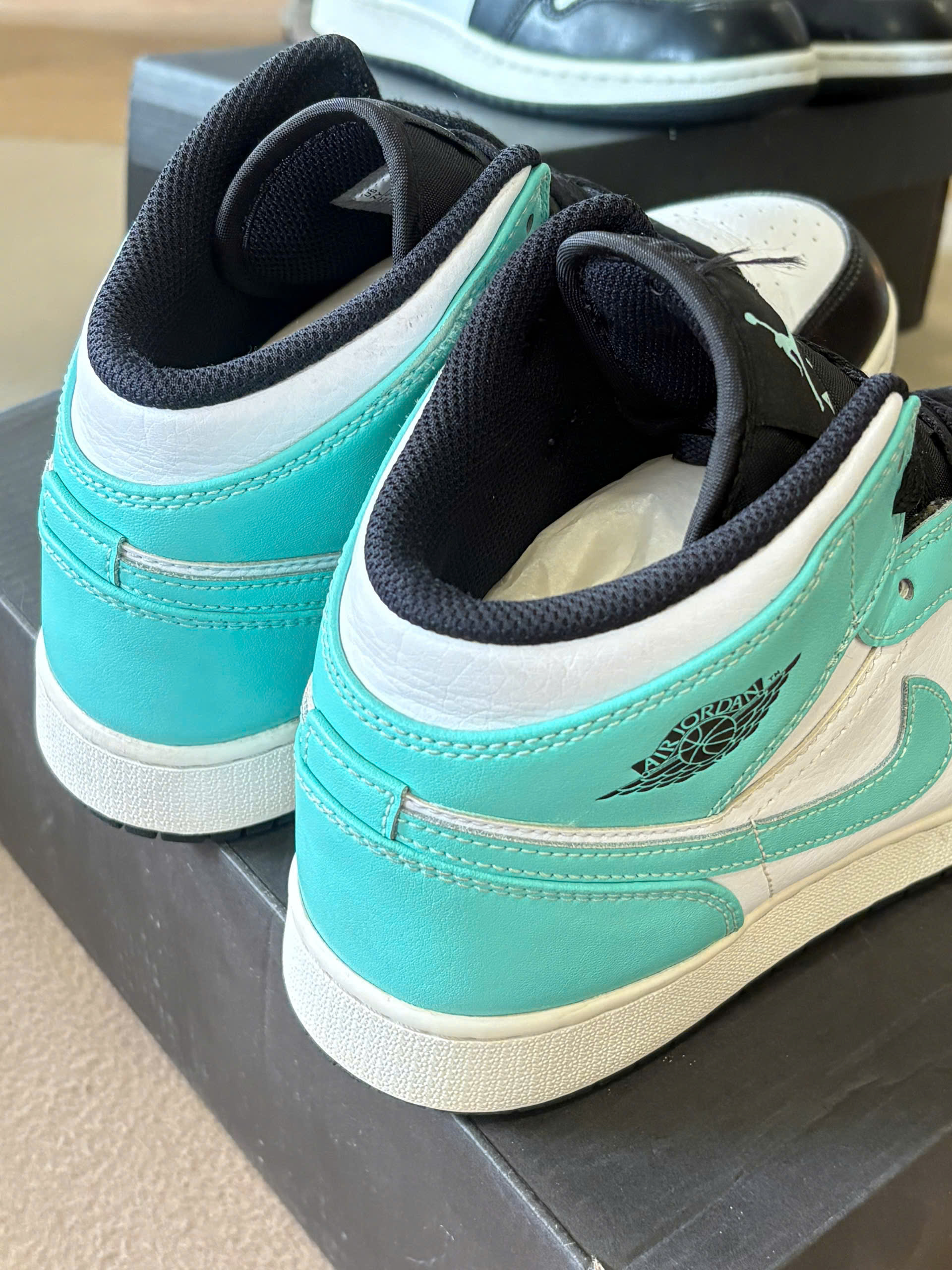 Nike Air Jordan 1 Mid GS ‘Tropical Twist’ 554725-132_thumbnail_5