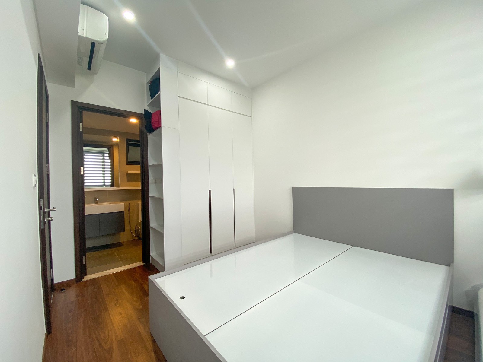 One Verandah - Cần cho thuê căn hộ 1 phòng 56m2 đầy đủ nội thất - view trực diện sông Sài Gòn_thumbnail_3