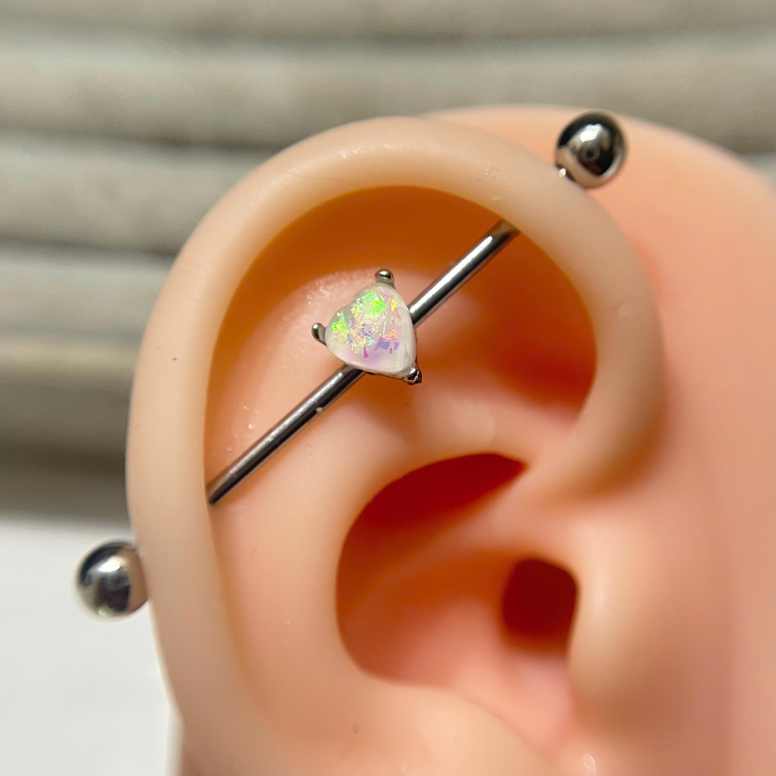 Khuyên indus kiểu trái tim opal trắng._thumbnail_3