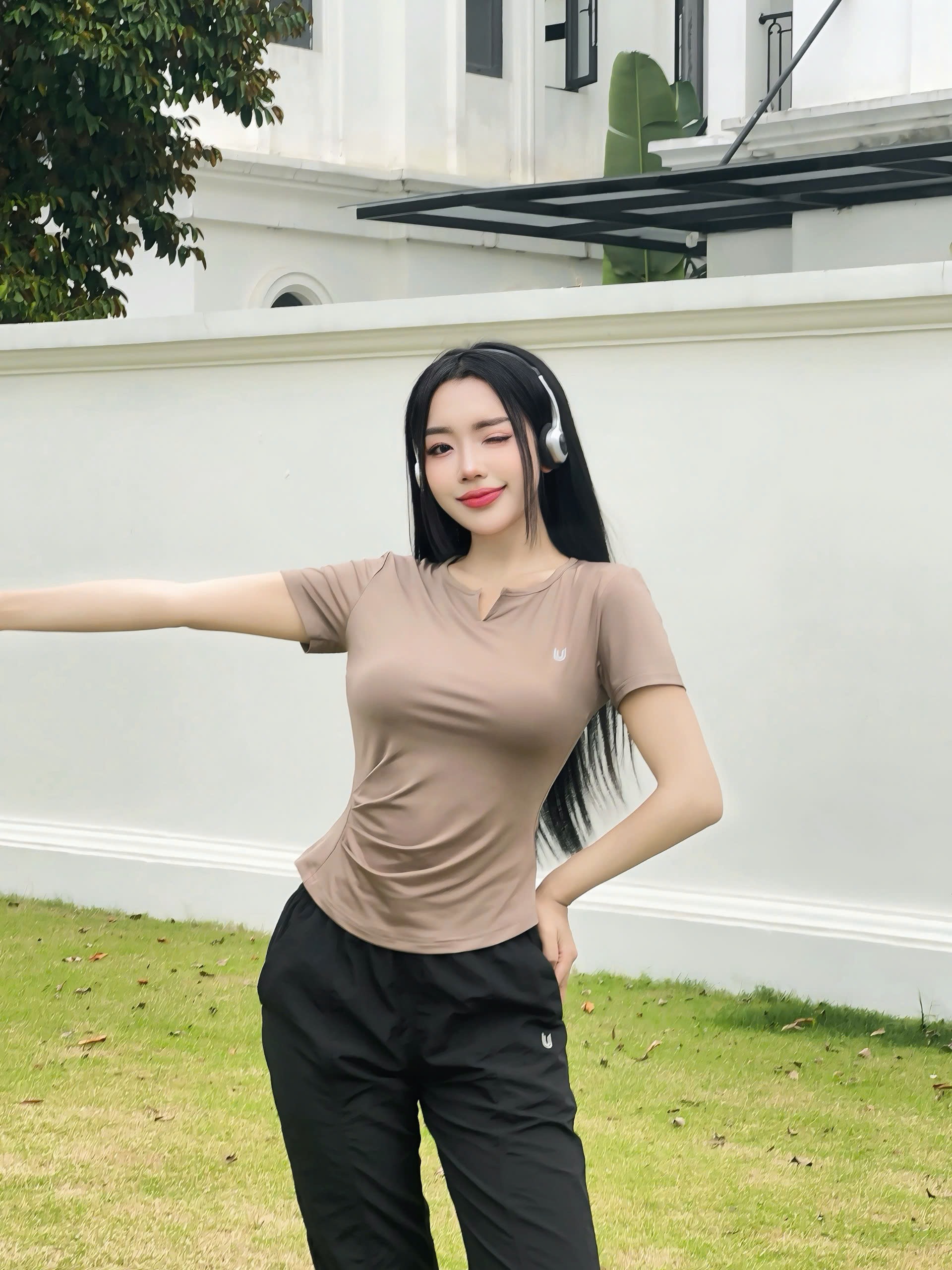 Áo tập gym yoga nữ Slimfit Tee cổ V ngắn tay_thumbnail_10