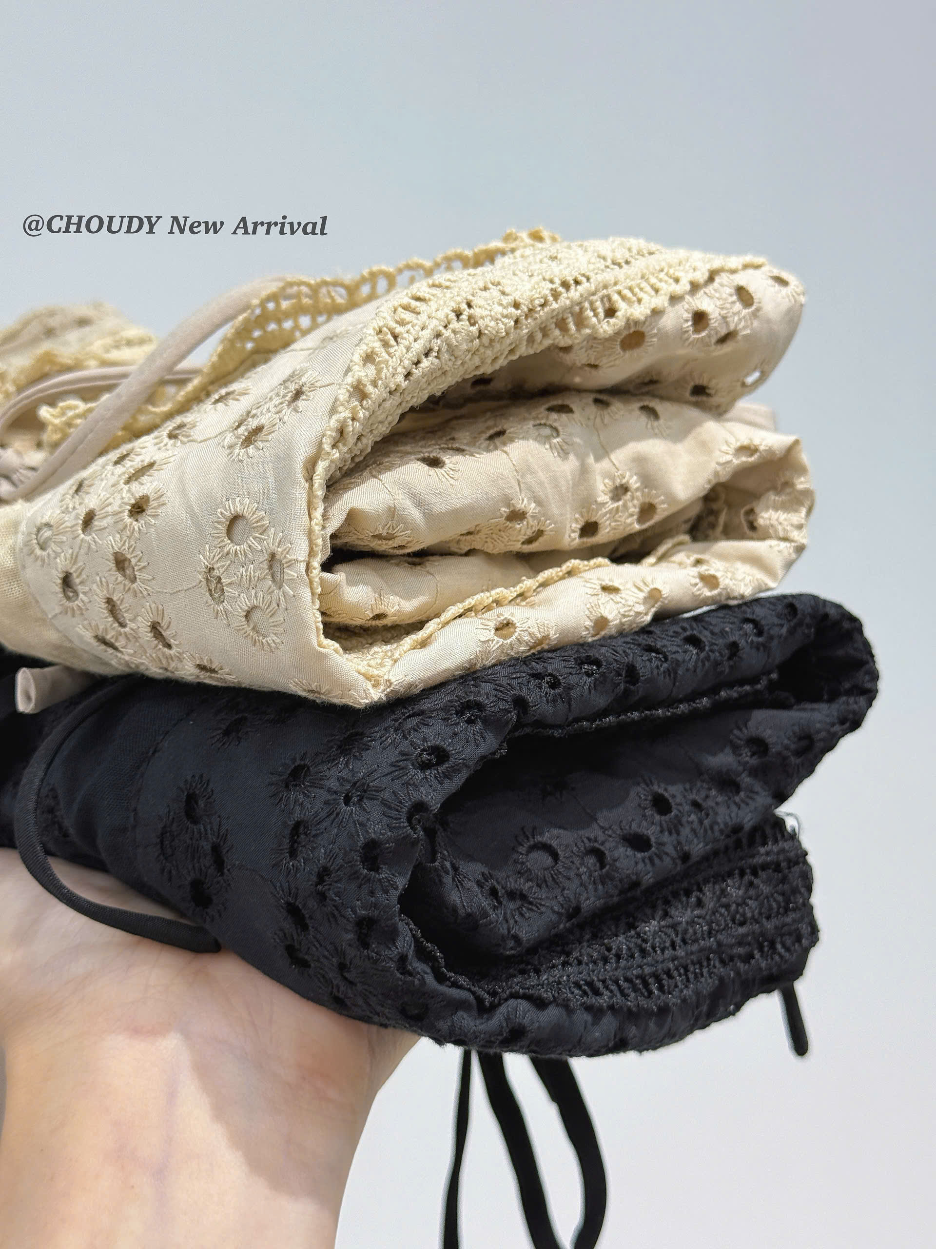 U484 ÁO ĐỤC LỖ 2 MÀU_thumbnail_2