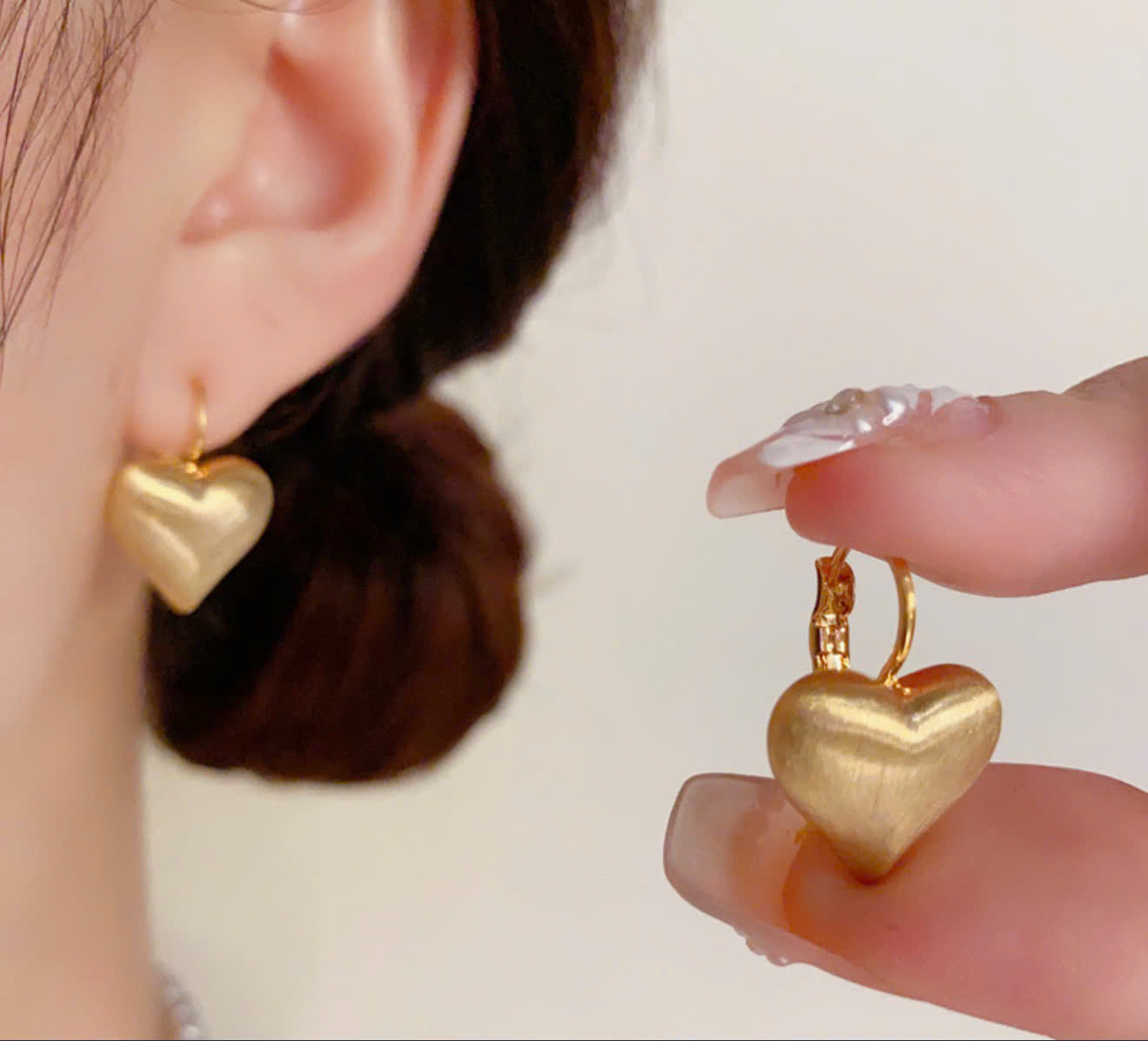 B249 BONG TAI TRAI TIM