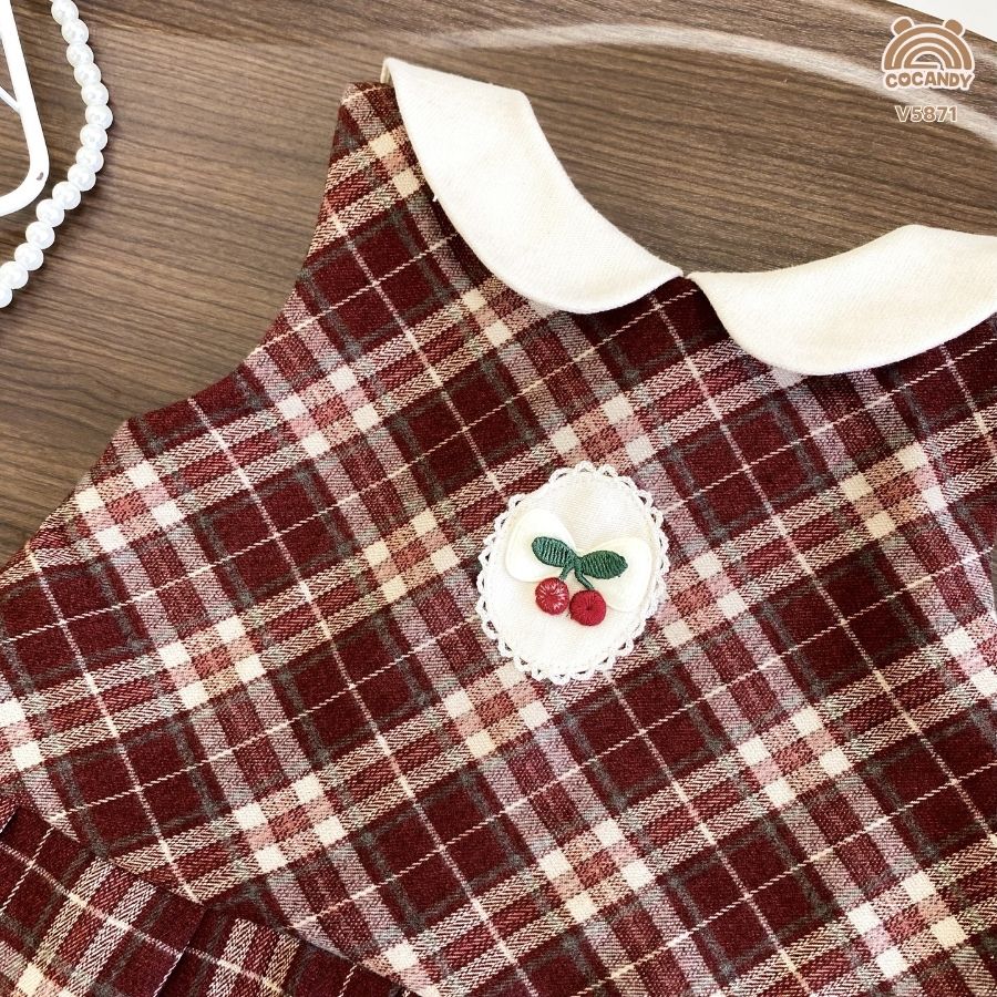 Váy cộc caro nhung ĐỎ NÂU sát nách thêu hoa_thumbnail_4