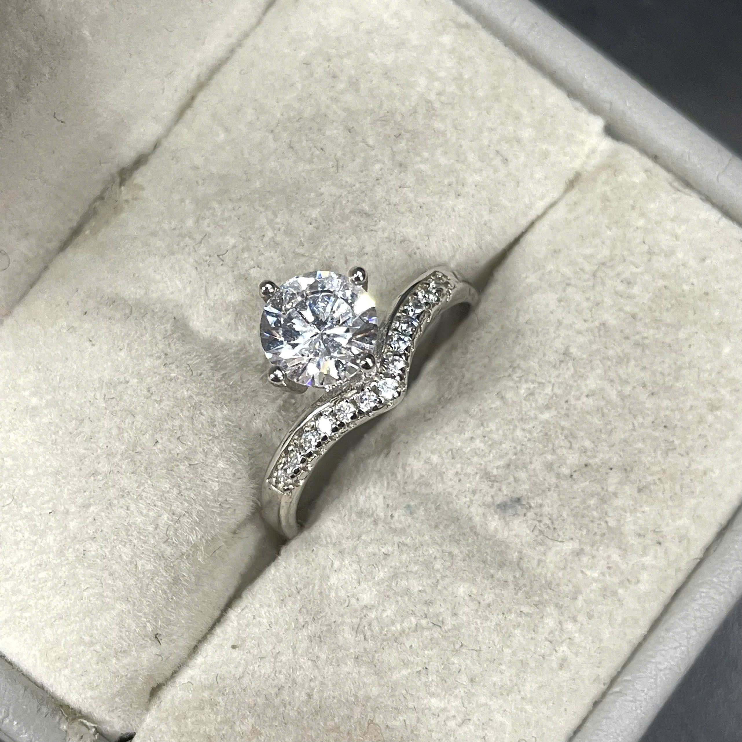 nhẫn bạc kim cương trắng to như vương miện chỉnh size được 