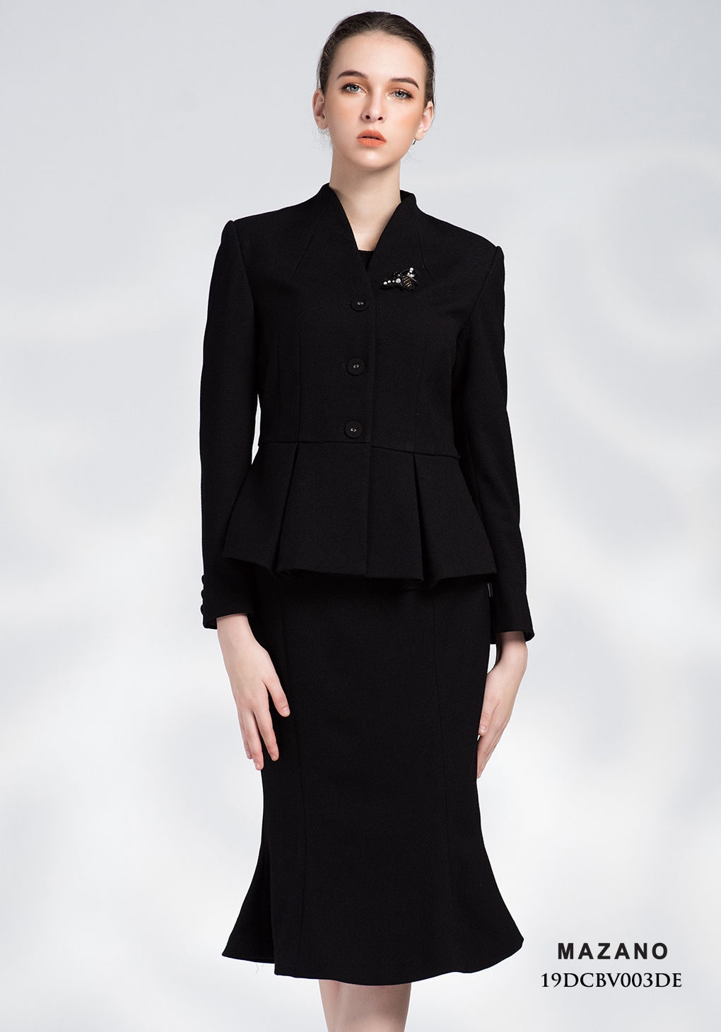 Bộ Áo vest đính đá và Chân váy đuôi cá vải Tuytxi màu đen