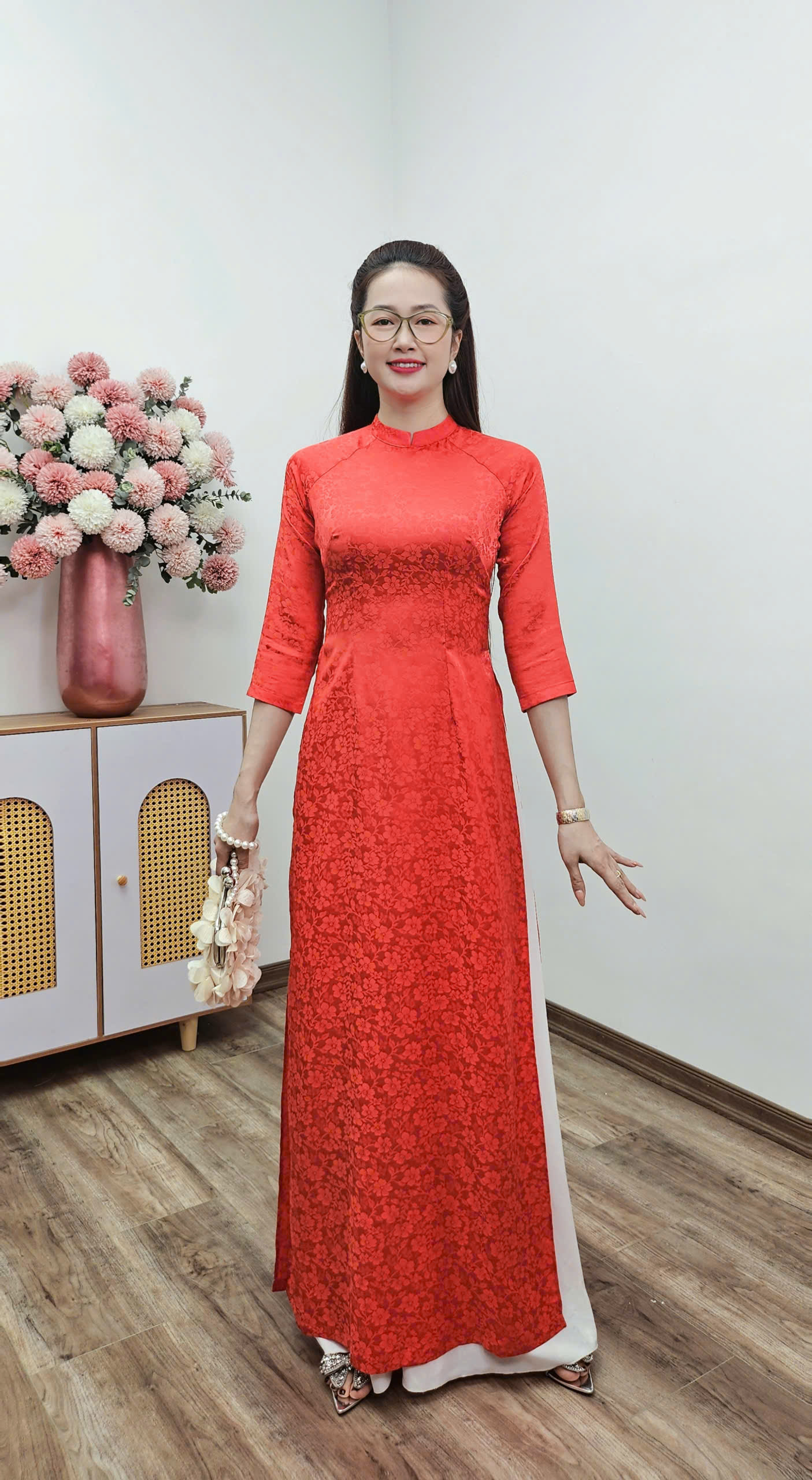 A2353CC áo dài gấm cổ cao tay dài hoa nhí đỏ tươi_thumbnail_1