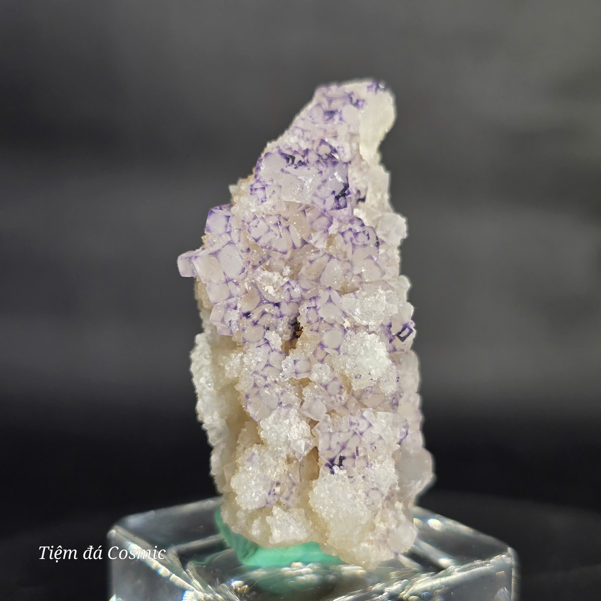 Tinh thể QR Code Fluorite trên nền thạch anh_thumbnail_6