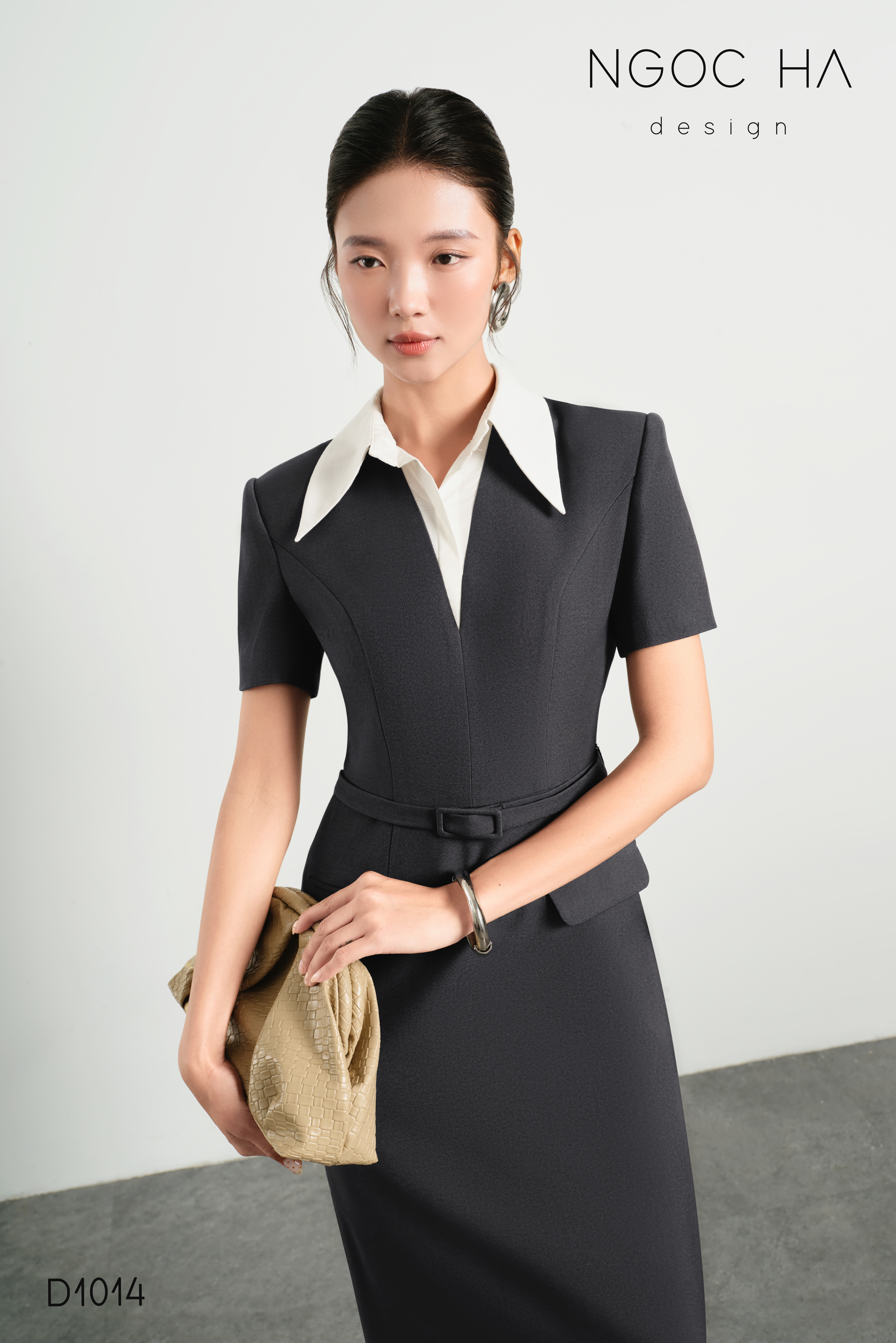 Aline Dress_ Đầm Bút Chì Màu Ghi Mix Cổ Trắng D1014