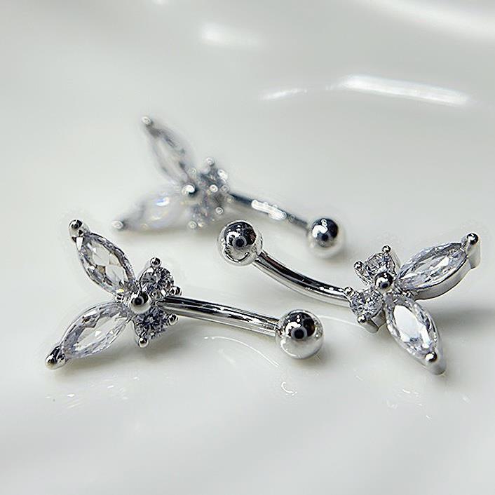 Khuyên banana kiểu bạc hình con bướm đính đá.