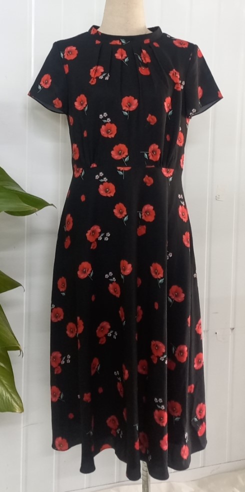 Đầm ôm chân rủ họa tiết in hoa cổ tròn