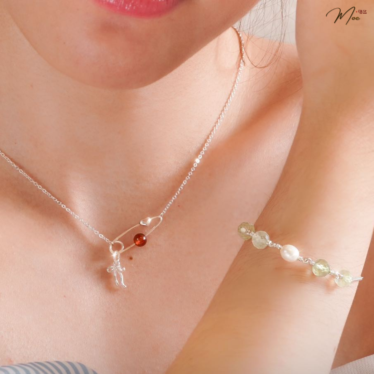 D271 - Dây chuyền safetypin xỏ đá tự nhiên (có nơ/không nơ)_thumbnail_4