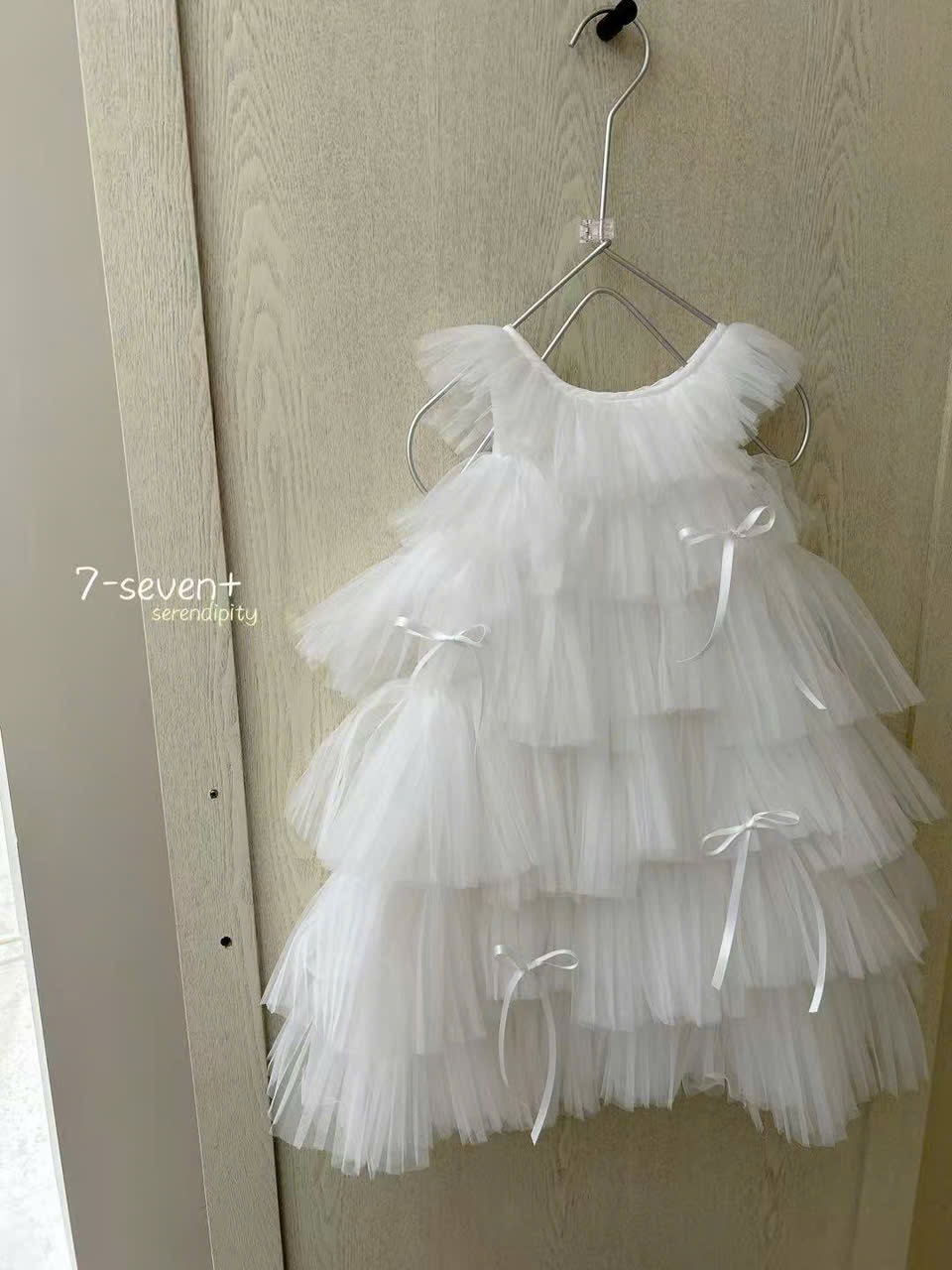 (H115) Váy voan tầng cổ yếm đính nơ trắng kem hãng Seven_thumbnail_0