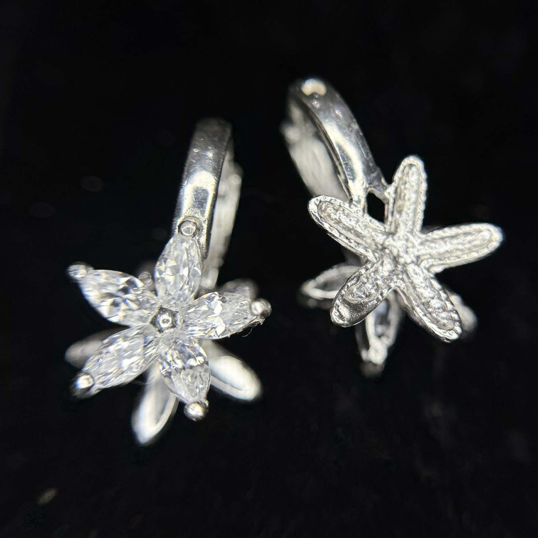 khuyên vòng bạc hoa kim cương trắng năm cánh thon dài hai mặt đẹp