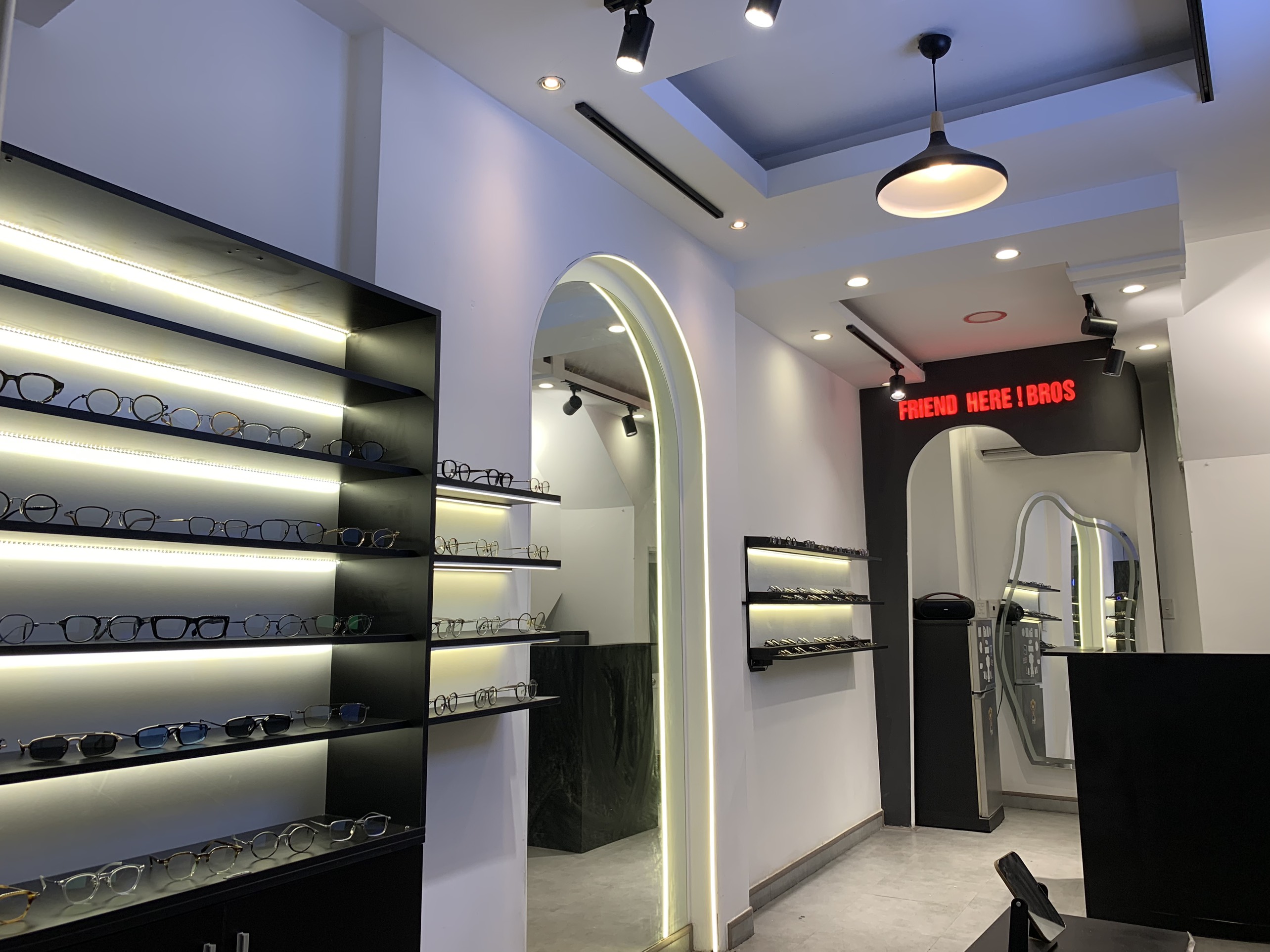 Phối Đồ Cùng Mắt Kính Nam - Mang Phong Cách Cá Nhân Lên Tầm Cao Mới