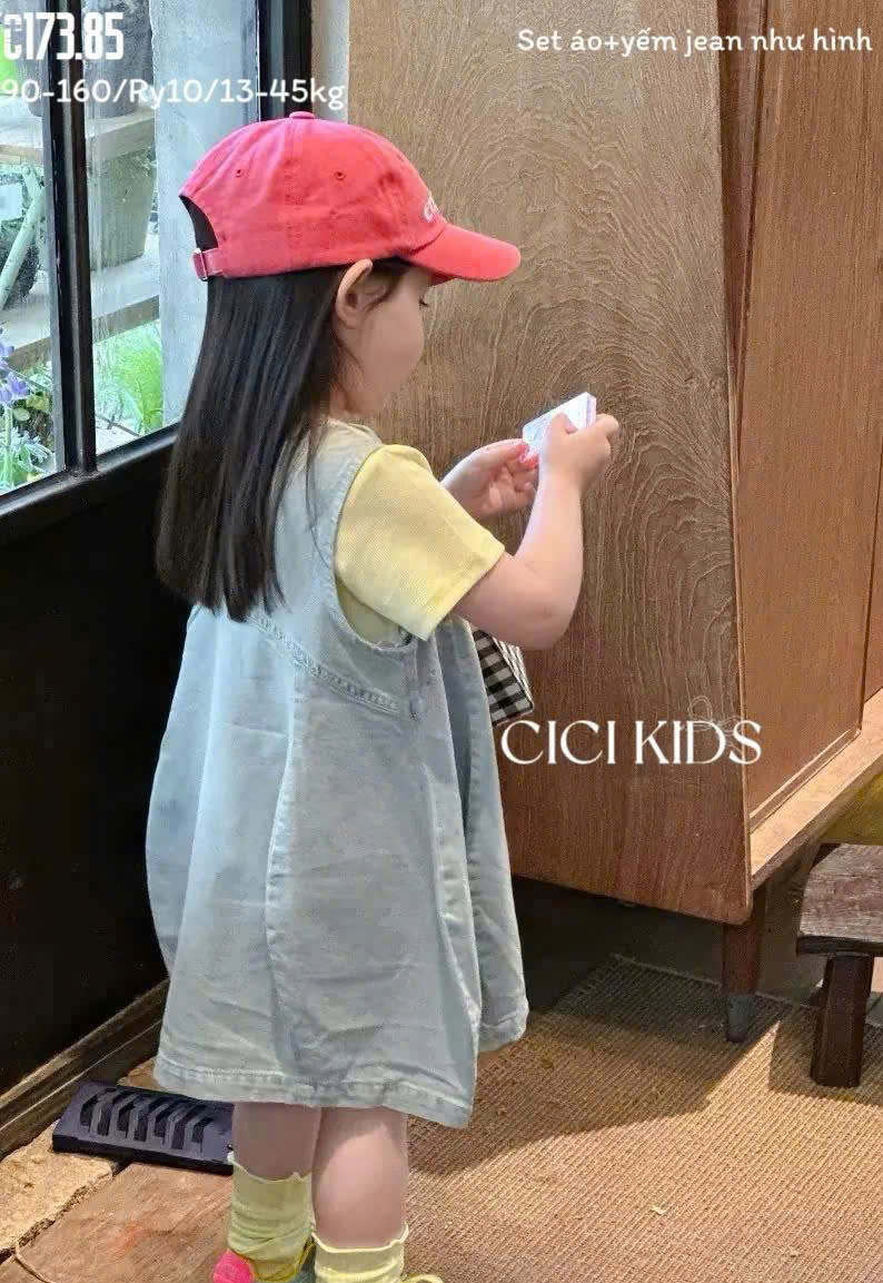 HE52 - Set áo thun + yếm jean bé gái